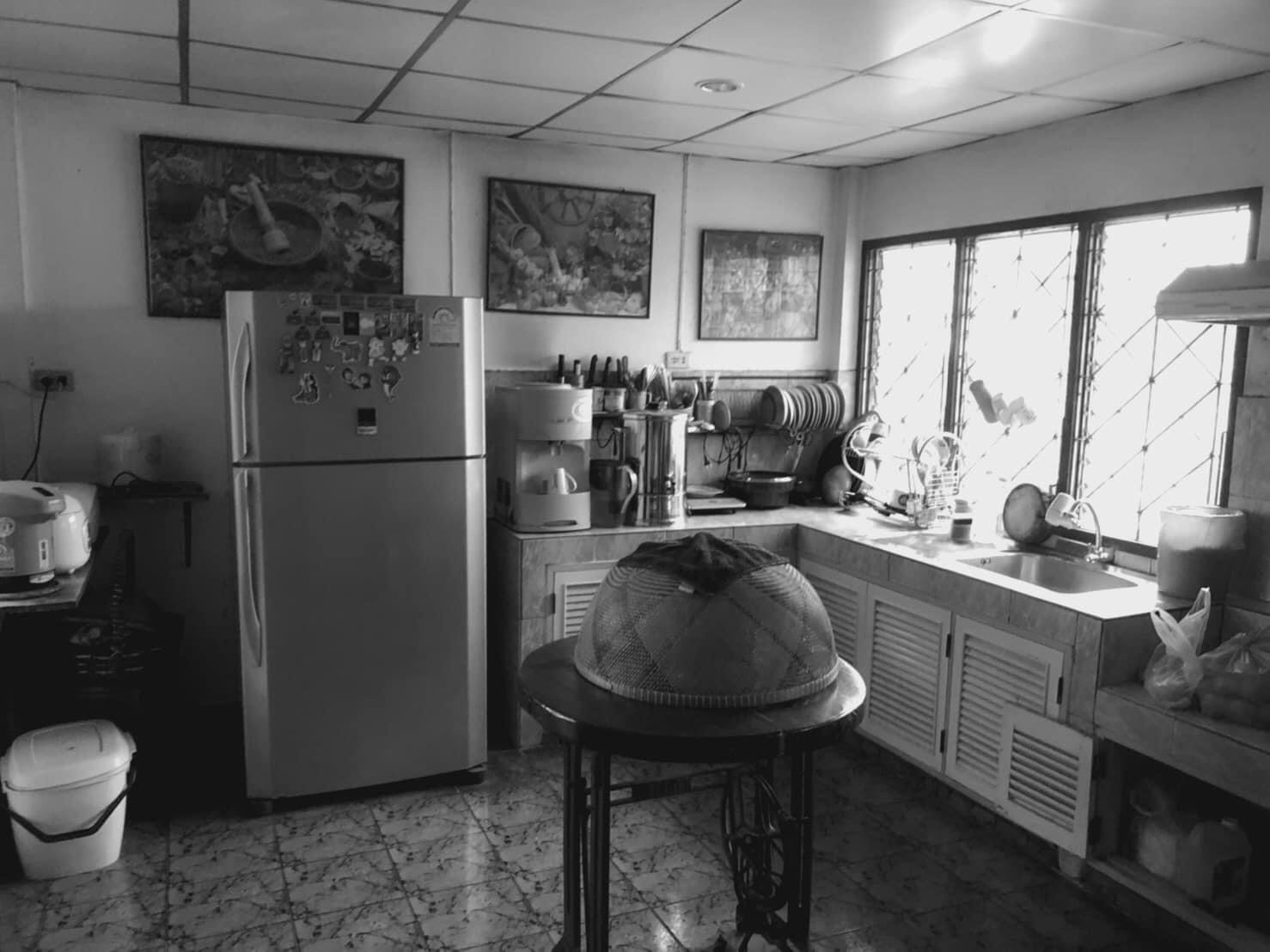 ครัวบิ้วอิน บ้านคุณปริษฐา ราคา 80500 บาท 2.30 + 3.5 ตู้ล่าง 2.30 ตู้บน 1.5 island ลึก 60 ซม