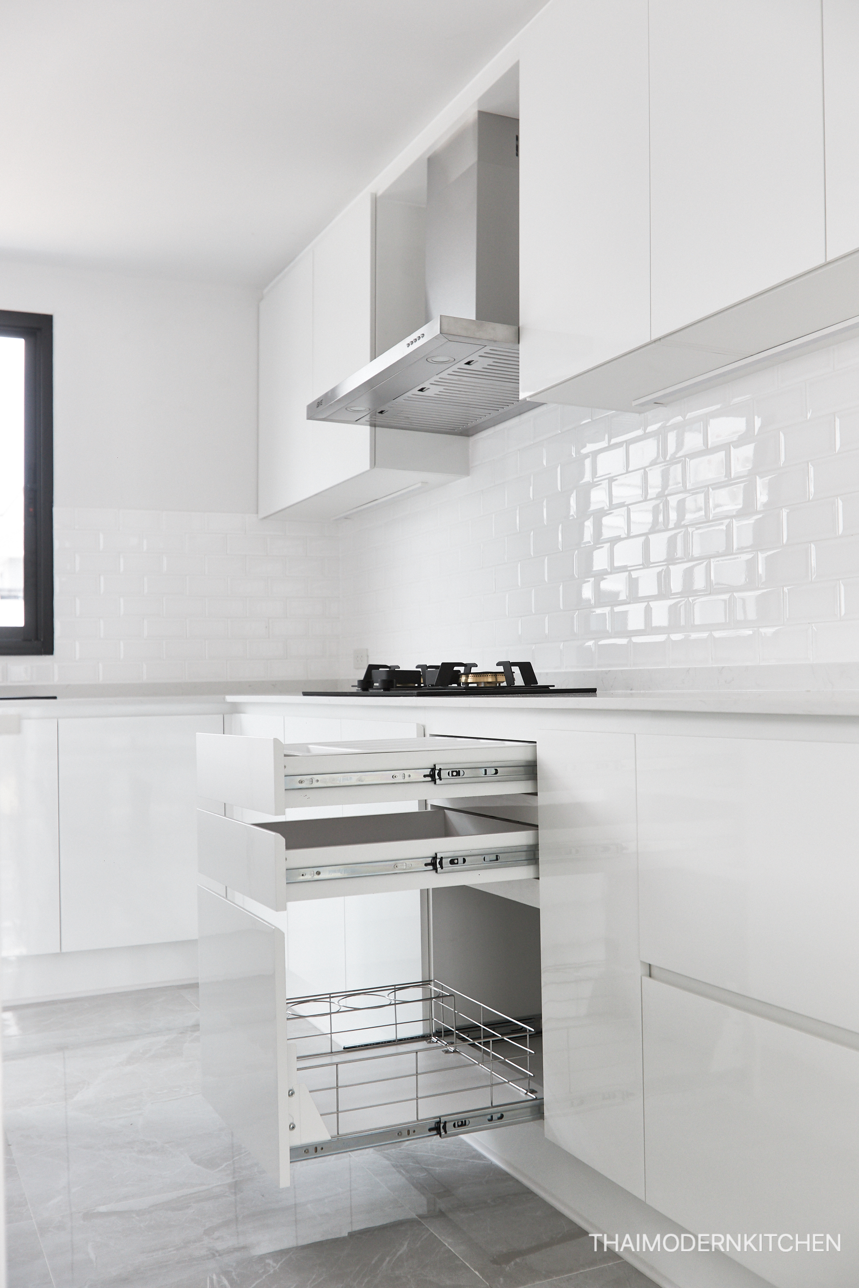 ครัวบิ้วอิน บ้านคุณ โสจิรัต 3+3.3 ตู้ล่าง 4.5 ตู้บน (เว้นติด hood) 1.8 island