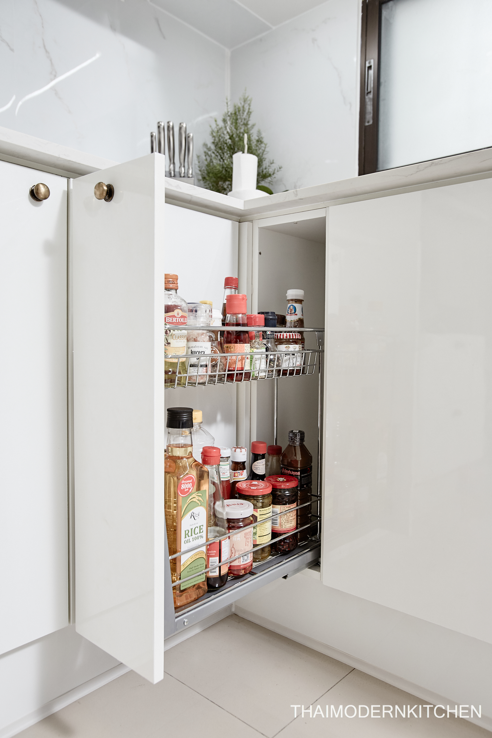 1.7×1.2 ตู้บน+ล่าง 0.9 ตู้เต็ม 0.9 ตู้บนเหนือตู้เย็น