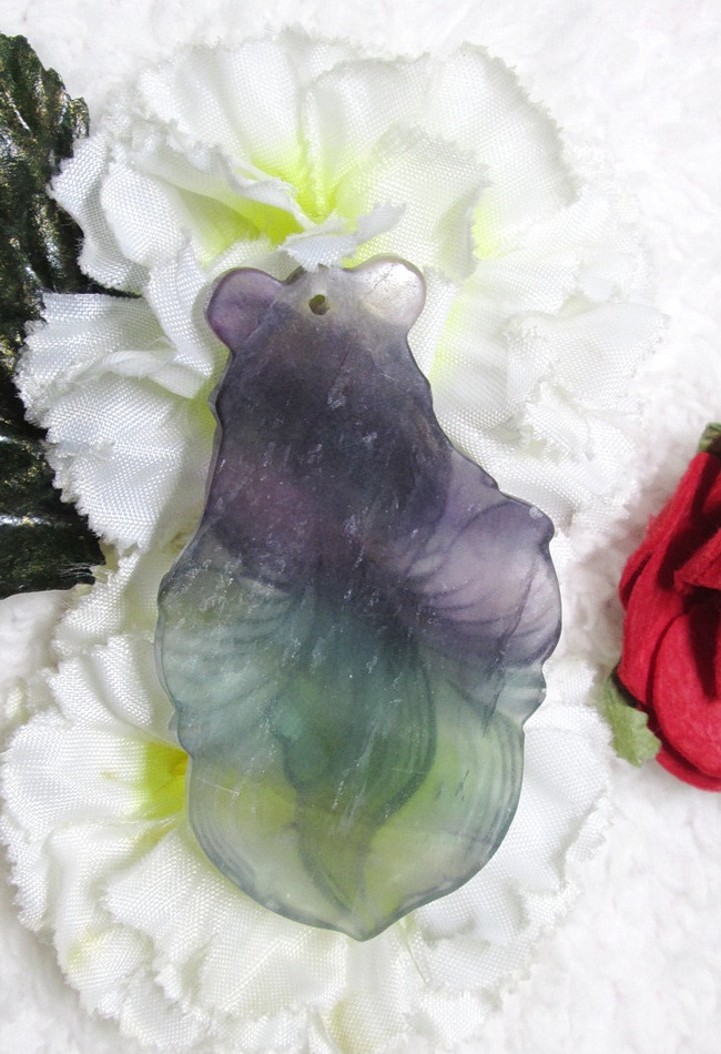 ฟลูออไรต์แกะสลักรูปปลา