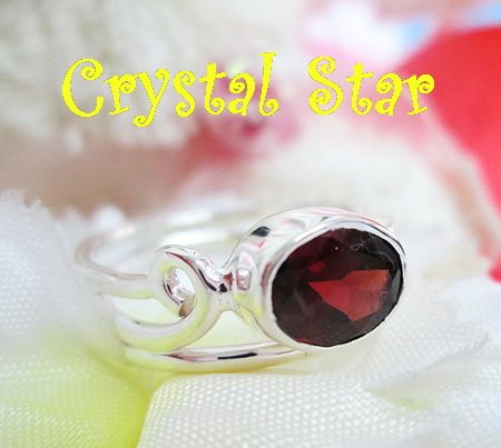 แหวนโกเมนเข้าตัวเรือนเงิน