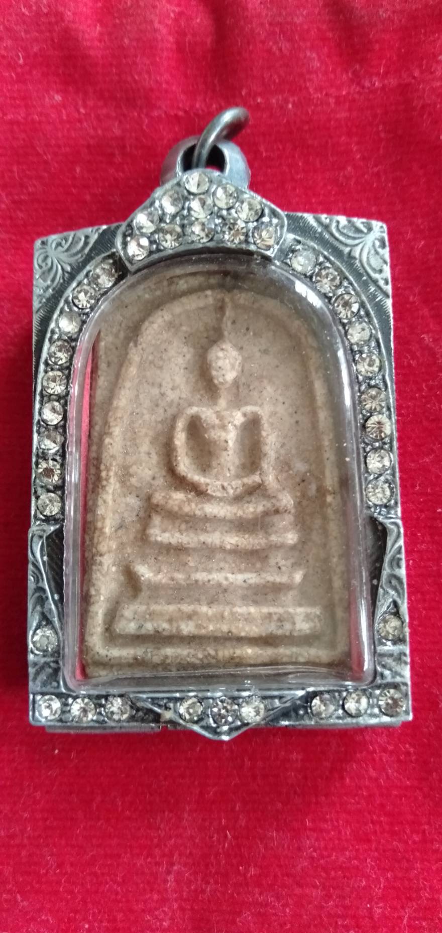 สมเด็จวัดระฆังของสมเด็จพุฒาจารย์โตพรหมรังษี เนื้อหนึกนุ่ม เห็นมวลสารละเอียดอย่างชัดเจน..เกินกว่าพรรณนา.. วัดระฆังโฆสิตาราม กรุงเทพฯ