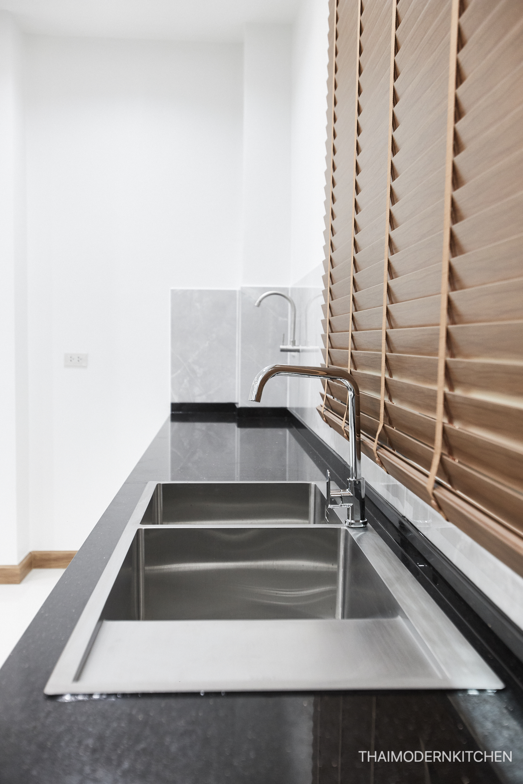 ครัวบ้านคุณ ภัทรพล ราคา 135000บาท 🌹🌹❤❤❤ 4.1 ม. ตู้ล่าง 4 ม. ตู้บน+ล่าง Island 2 เมตร ลึก 60 cm