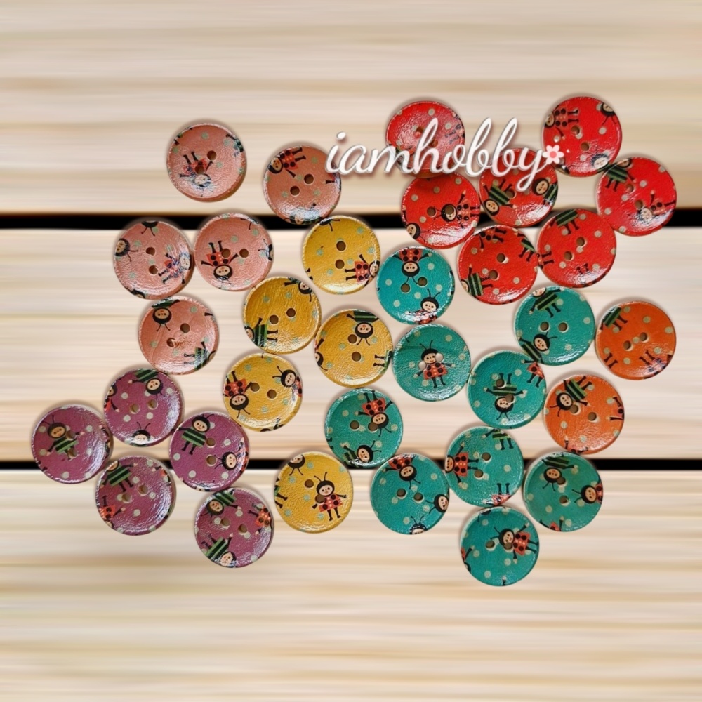 กระดุมไม้น่ารักๆลายจุดการ์ตูน คละสี (แพ็คละ 33 ชิ้น)