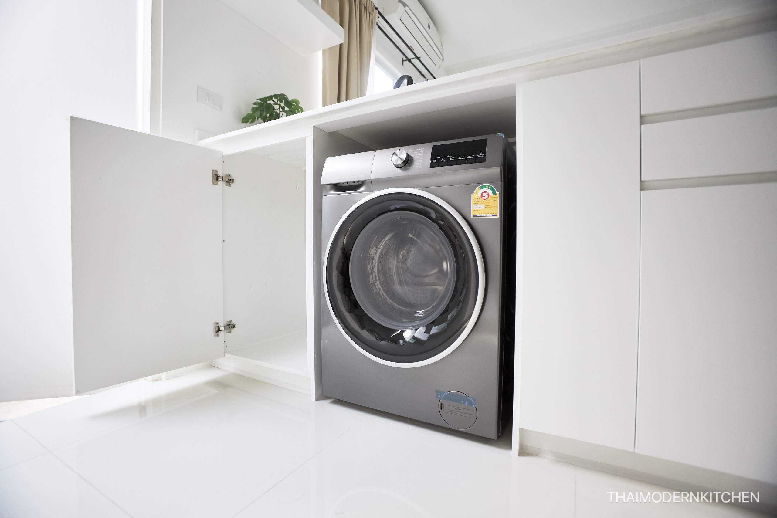 ครัวบิ้วอิน บ้านคุณมีน ราคา 75000- หมู่บ้าน Villaggio รังสิต คลอง 4 2.3 ตู้ล่าง 3.2 ตู้บน 2.05 island ลึก 75 cm