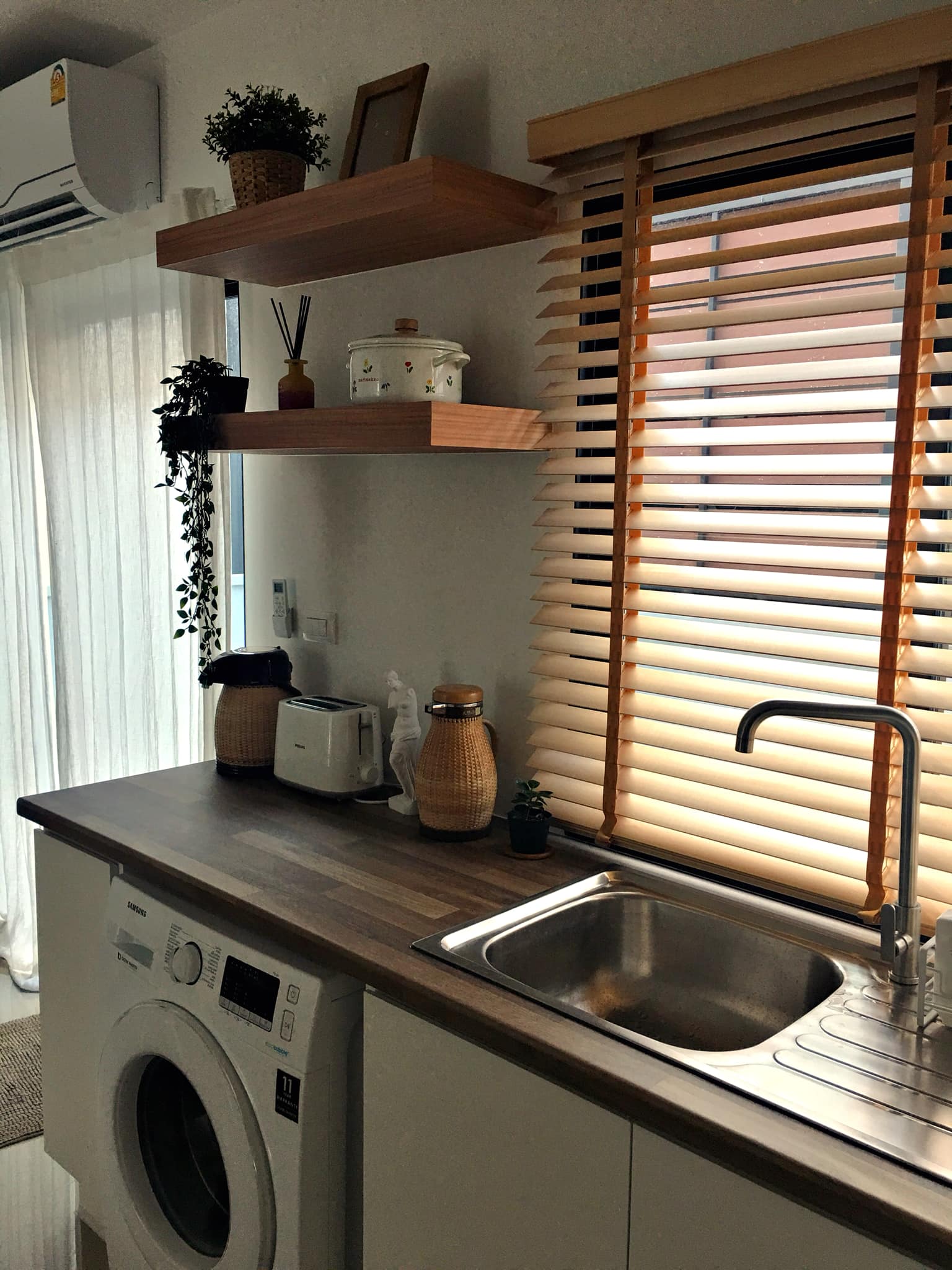 ครัวบิ้วอิน บ้านคุณกชกร หมู่บ้าน Pleno พหลโยธิน-วัชรพล 2 ถนนเพิ่มสิน แขวงคลองถนน 2 ตู้ล่าง+บน 2.4 ตู้ล่าง