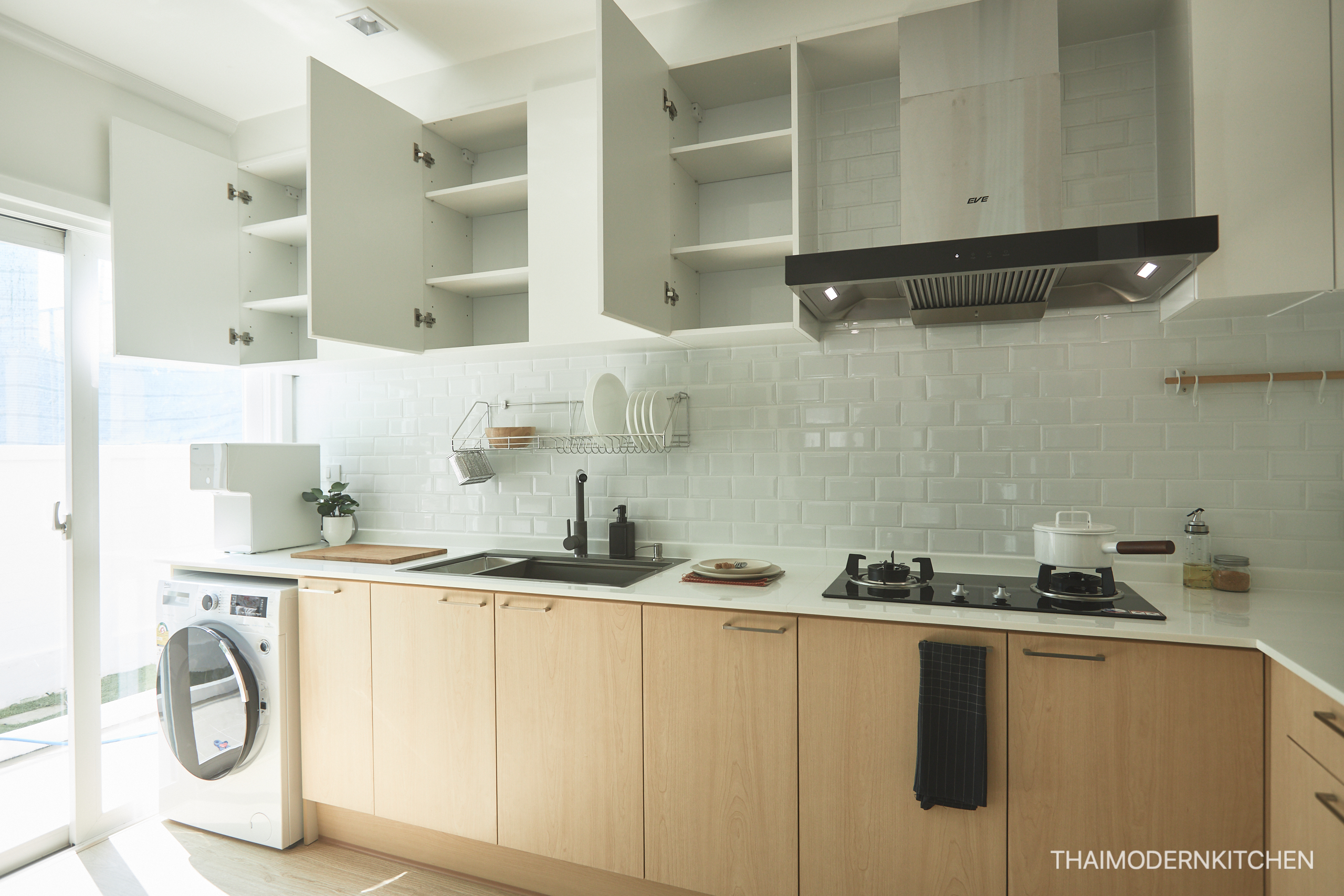 ครัวบิ้วอิน ตู้บน 4.89 +ล่าง รวมตู้เต็มสูง 220 cm