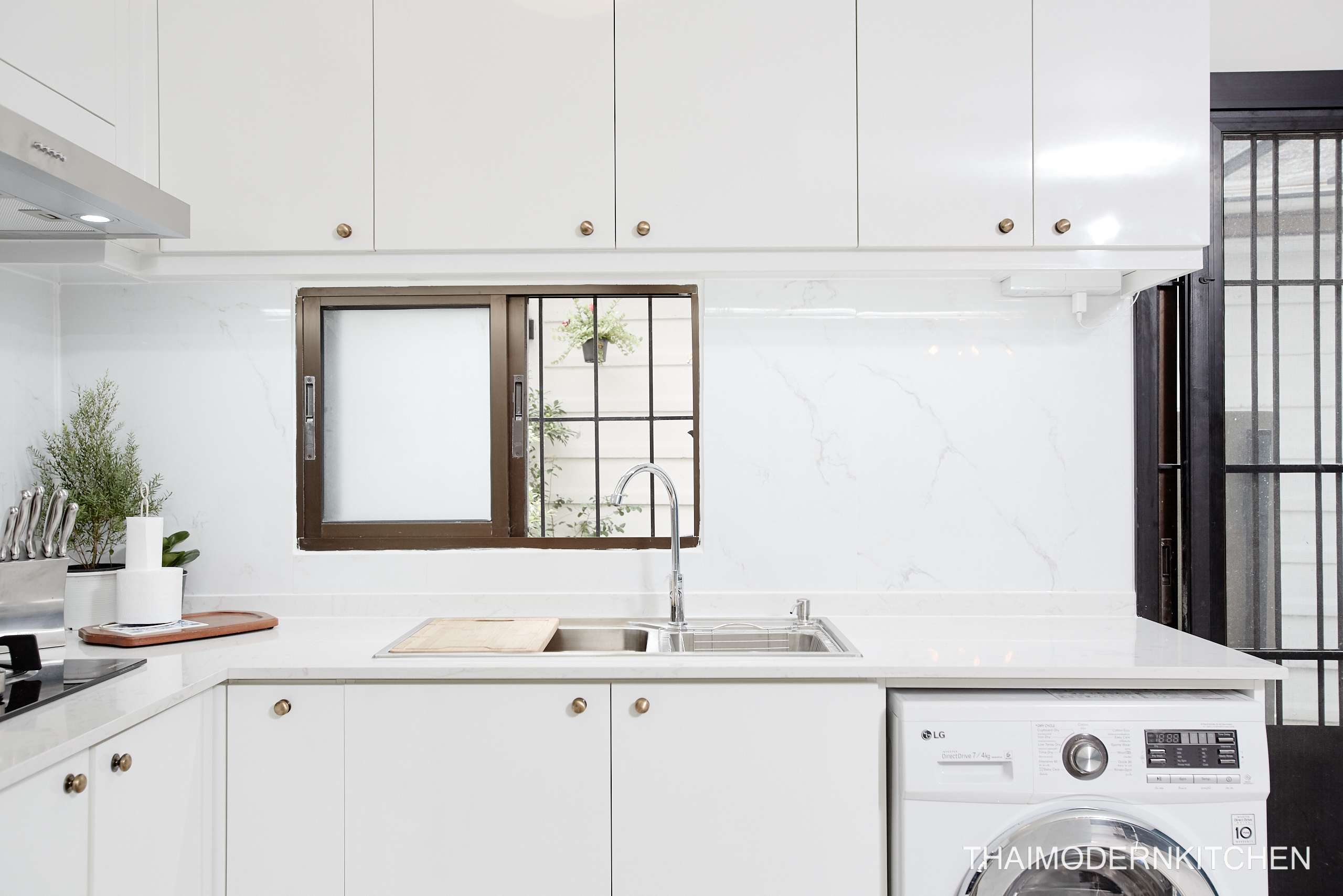 1.7×1.2 ตู้บน+ล่าง 0.9 ตู้เต็ม 0.9 ตู้บนเหนือตู้เย็น