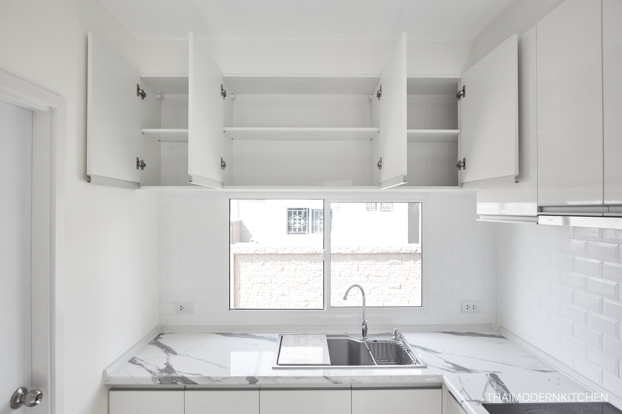 หมู่บ้านภัสสรเพรสทีจ 2.15+1.85 เมตร ตู้บน+ล่าง(เว้นติด hood) + ตู้เต็ม 60 cm สูง 220 cm