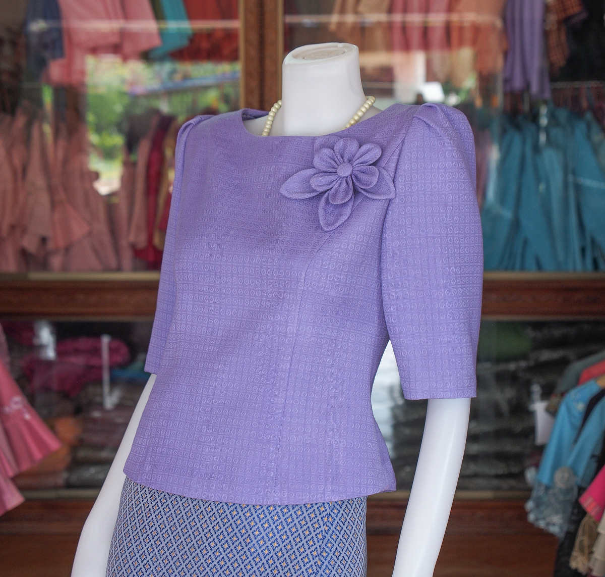 เสื้อผ้าฝ้ายสุโขทัยทอลายมุก แต่งดอกไม้ สีม่วง ไซส์ 3XL