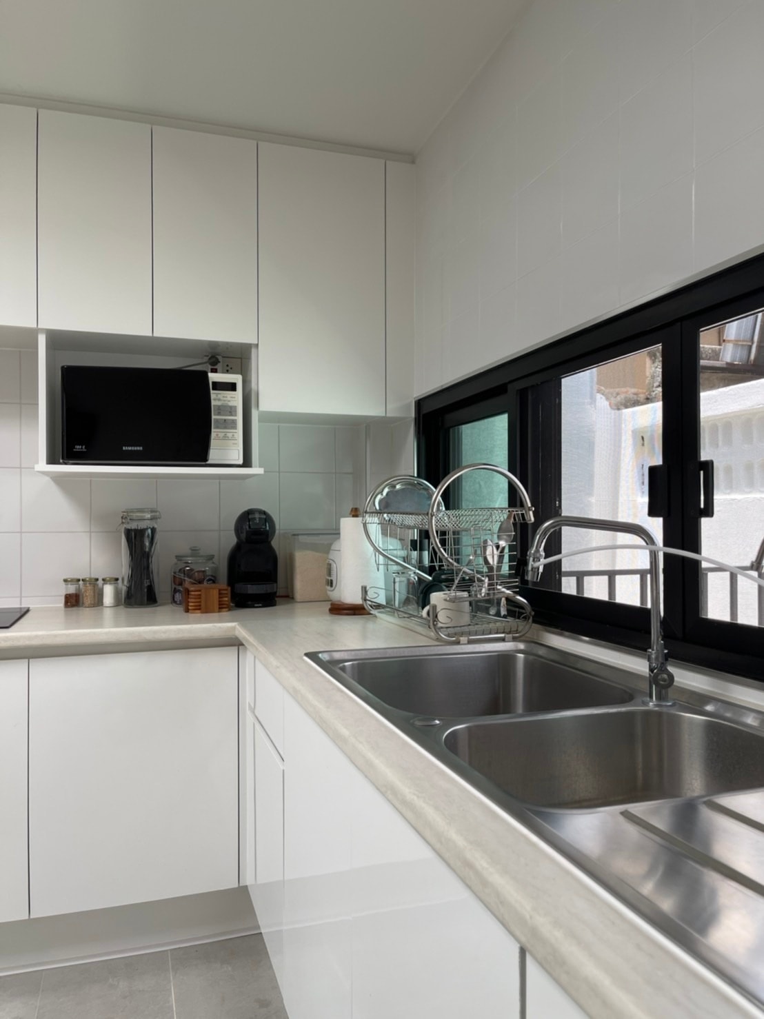 ครัวบิ้วอิน บ้านคุณปริษฐา ราคา 80500 บาท 2.30 + 3.5 ตู้ล่าง 2.30 ตู้บน 1.5 island ลึก 60 ซม