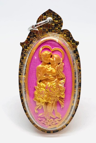 อิ่นคู่กระซิบรัก เนื้อผงว่านมหาเสน่ห์-สีม่วง (เลี่ยมกรอบอะคริลิค) พร้อมคาถา KM9874