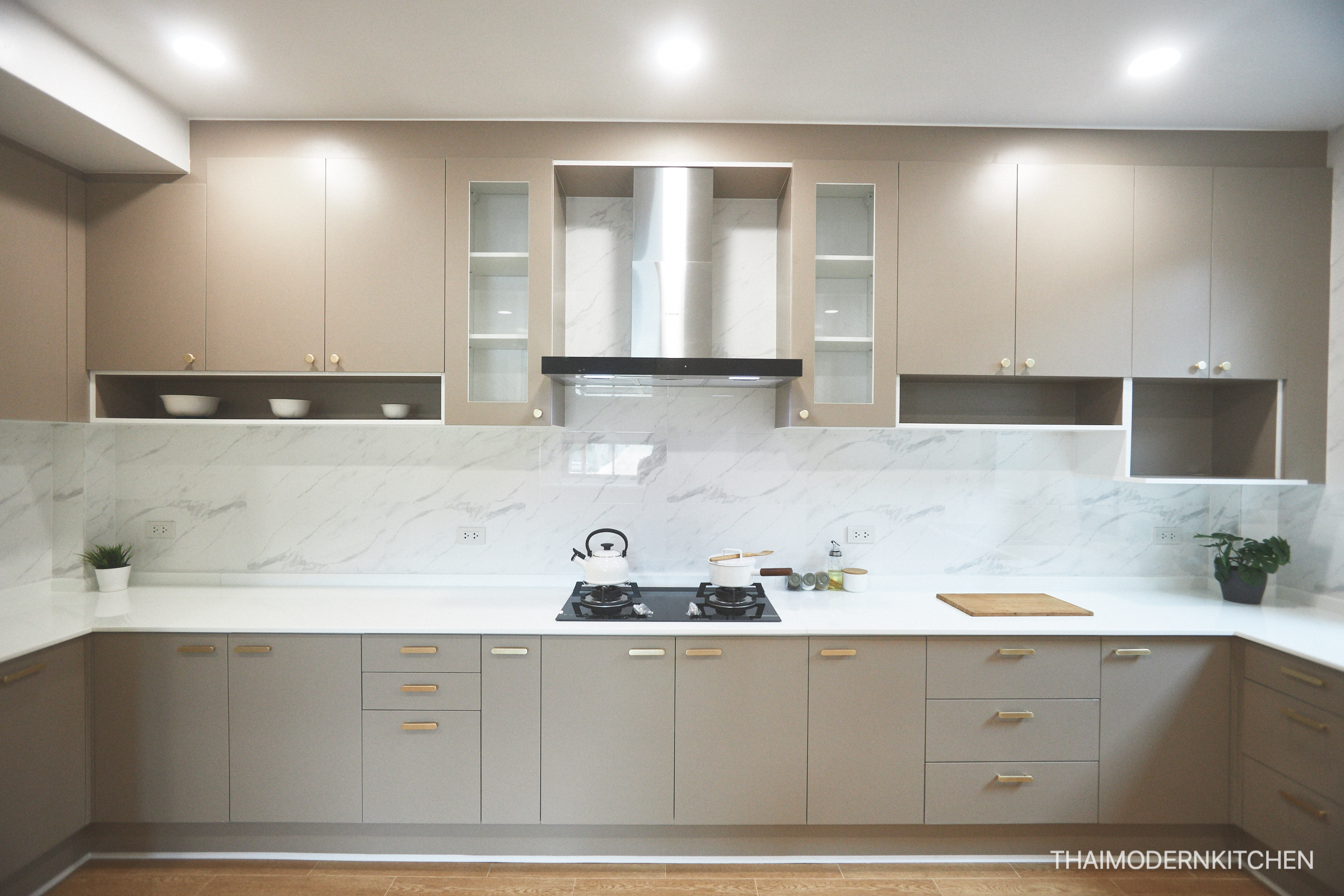 ครัวบิ้วอินบ้านคุณ พรพิมล สี champagne gold ราคา 150,000 บาท ขนาด