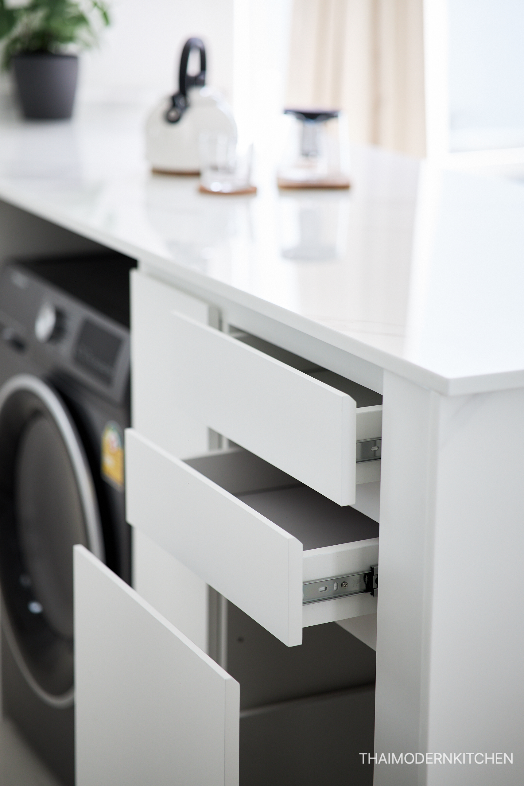 ครัวบิ้วอิน บ้านคุณมีน ราคา 75000- หมู่บ้าน Villaggio รังสิต คลอง 4 2.3 ตู้ล่าง 3.2 ตู้บน 2.05 island ลึก 75 cm