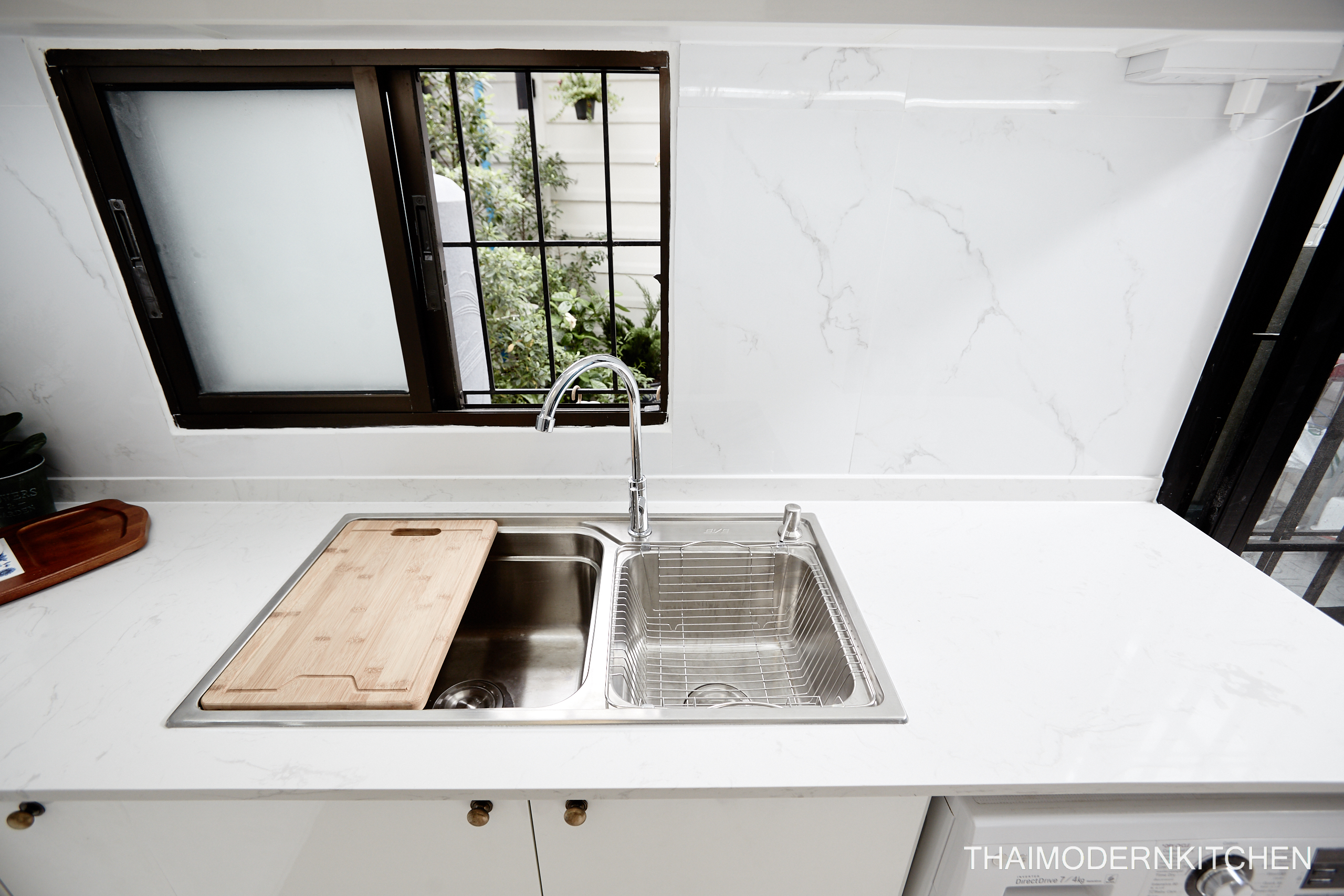 1.7×1.2 ตู้บน+ล่าง 0.9 ตู้เต็ม 0.9 ตู้บนเหนือตู้เย็น