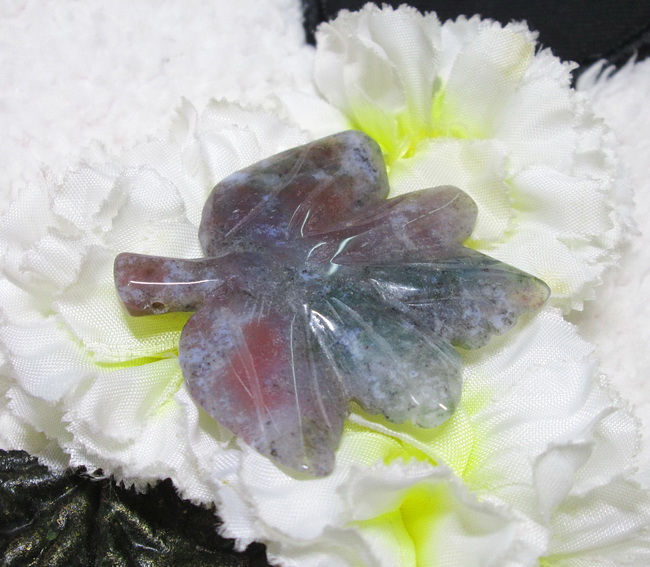 อาเกตแกะสลักรูปใบไม้