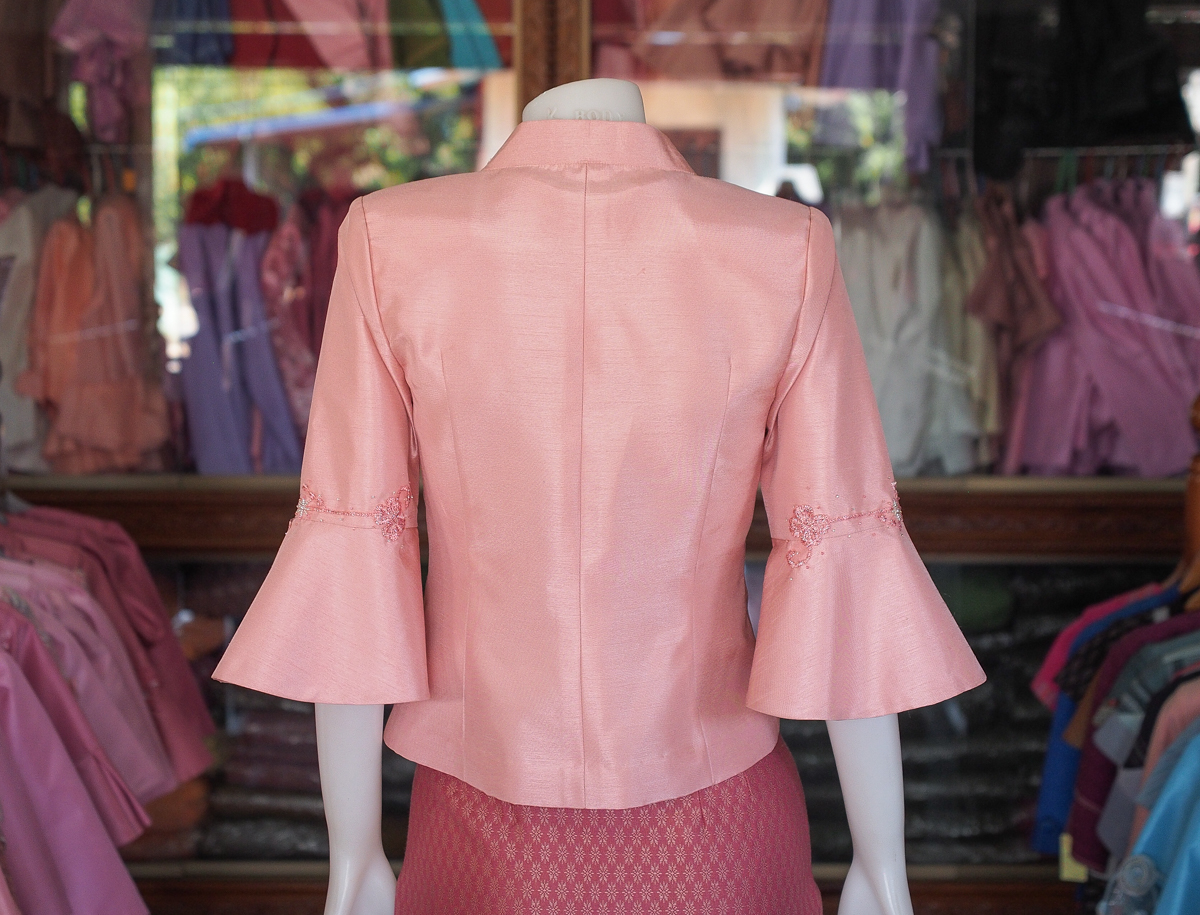 เสื้อผ้าไหมแพรทอง แต่งลูกไม้ สีชมพูกะปิ ไซส์ M