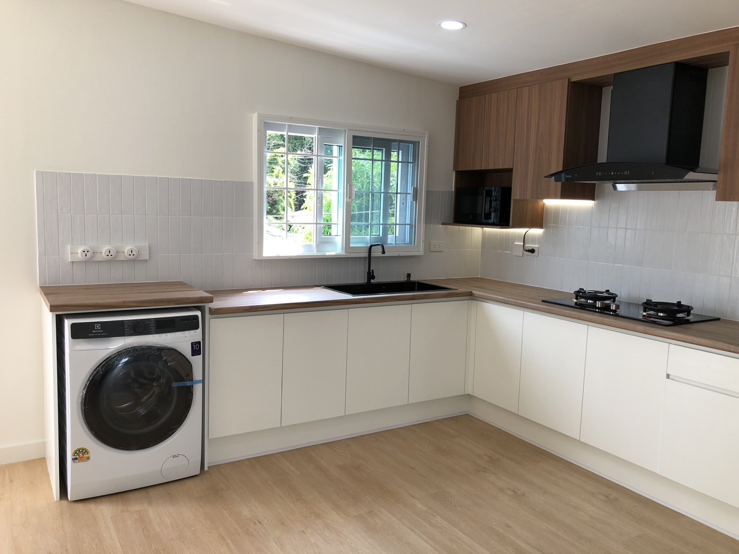 ครัวบิ้วอิน ราคา 98000- ครอบตู้เย็น