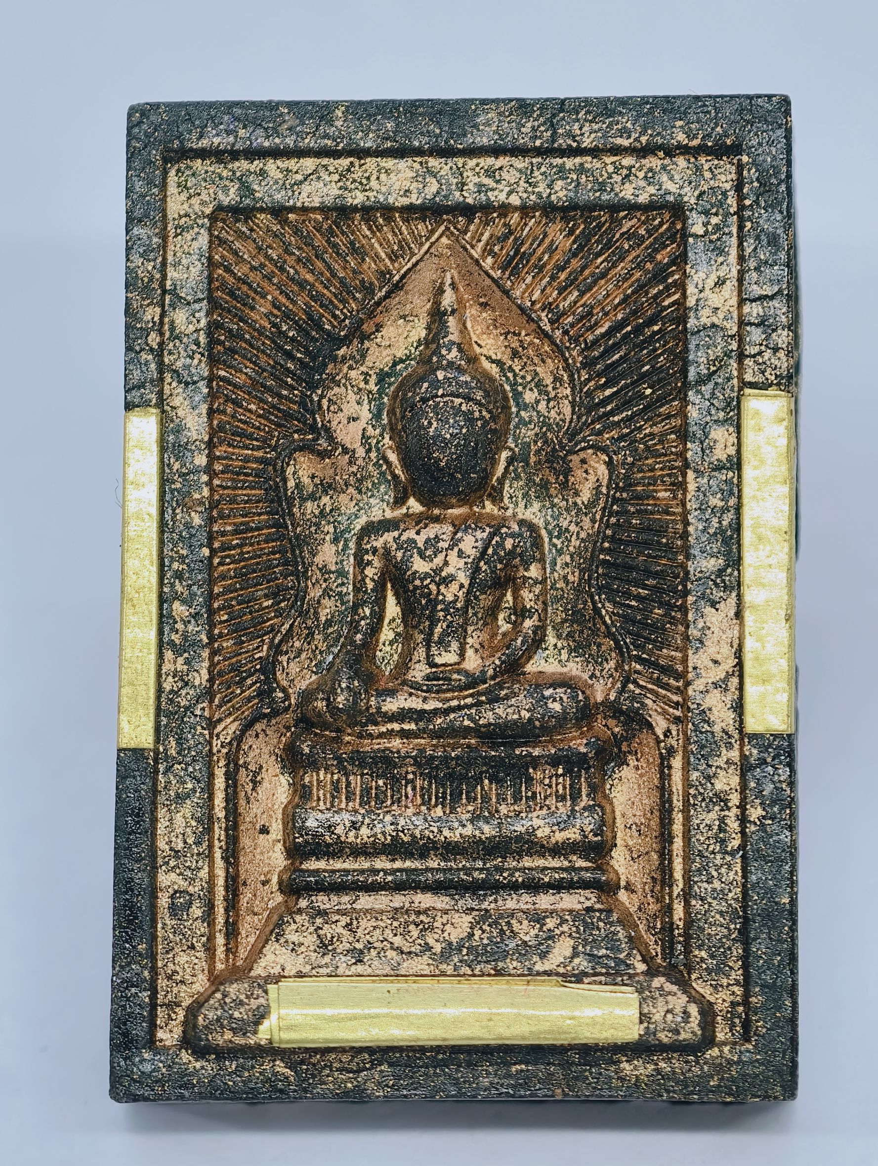 หลวงปู่จื่อ วัดเขาตาเงาะอุดมพร พระสมเด็จ แหวกม่าน มหาโชค หลังปิดตา เลข 3 KA2855