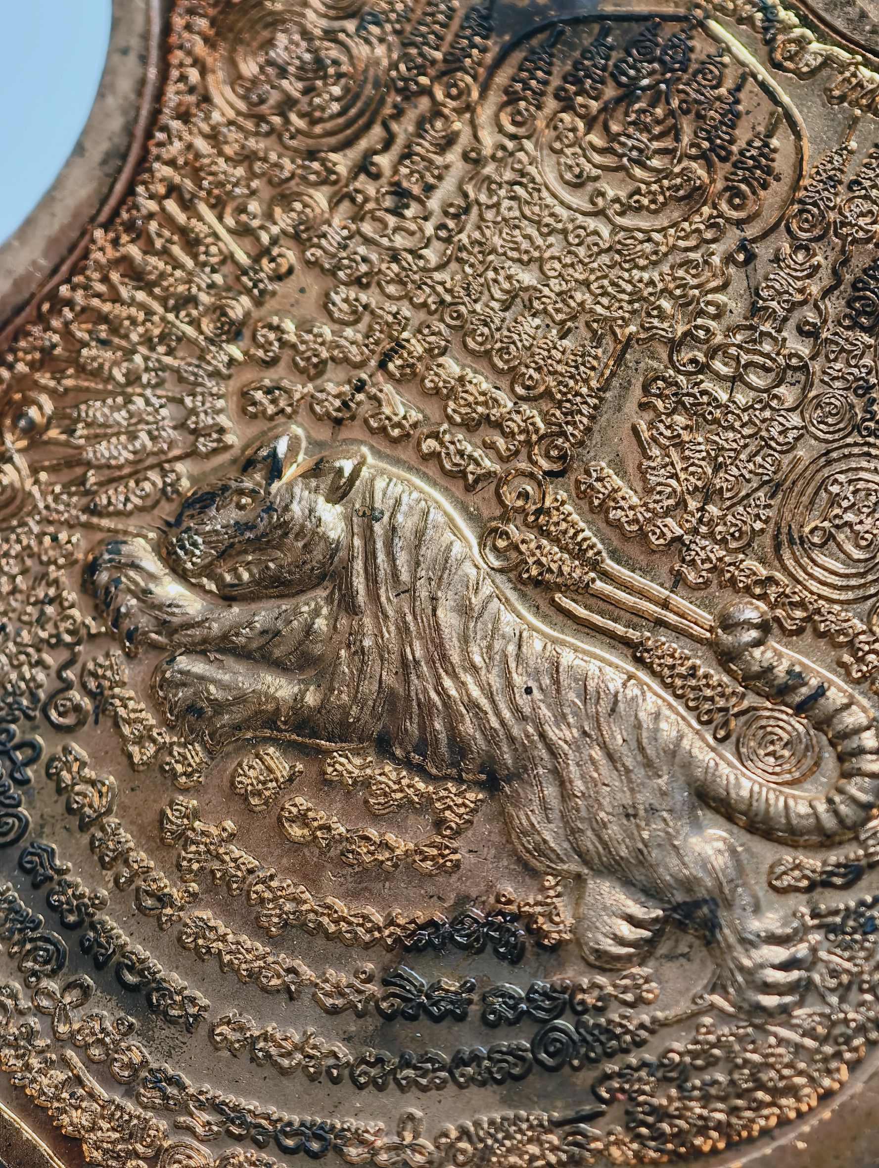 เหรียญหมื่นยันต์ เจ้าพ่อเสือ ด้านหลังยันต์ราชาพยัคฆ์มหาอำนาจ วัดกระทุ่มเสือปลา กรุงเทพ ปี 2562 มหายันต์ แช่น้ำมนต์ AC6545