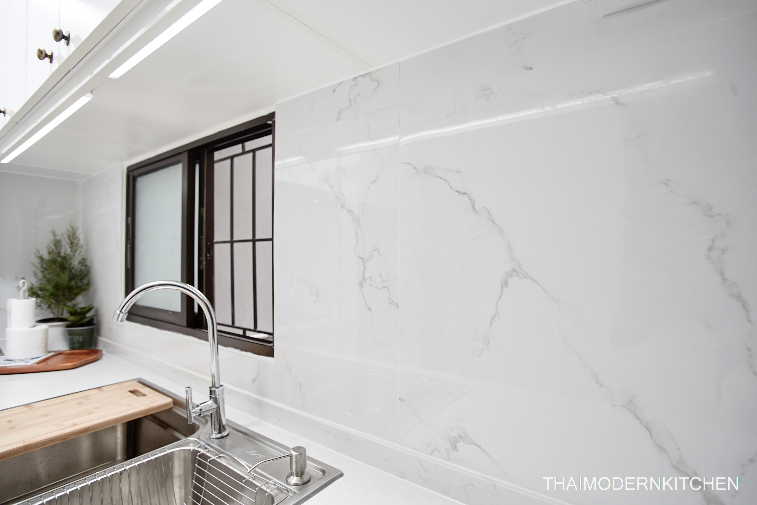 1.7×1.2 ตู้บน+ล่าง 0.9 ตู้เต็ม 0.9 ตู้บนเหนือตู้เย็น