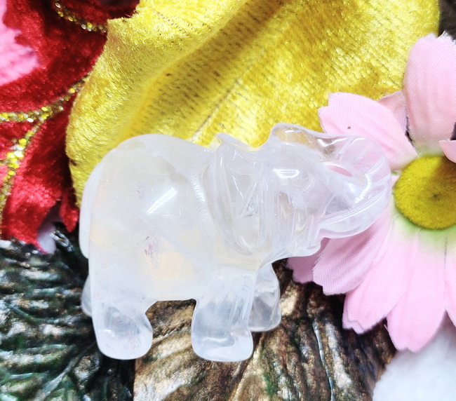 ช้างแกะสลัก (หินควอทซ์)