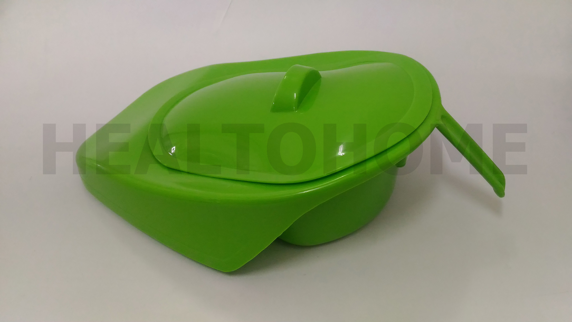 หม้อนอนพลาสติก หน้าลาด มีหูจับ พร้อมฝาปิด