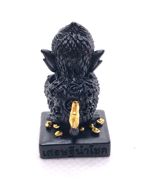 หลวงพ่อกลิ่น ธมฺมธีโป สำนักปฏิบัติธรรมพุทธมุณีเทวาสถิตย์ จ.ลำปาง เทพอินทร์แปลง “สี่หูห้าตา” เทวดาให้โชค รุ่น เศรษฐีนำโชค KM141