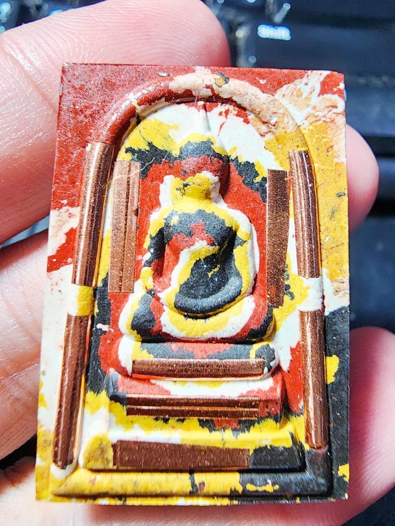 หลวงปู่คีบ ธีรปัญโญ วัดป่าสุทธาวาส นครพนม พระสมเด็จหันข้าง รุ่นแรก มหาบารมี 9 รอบ เลข 5 (AB5722)