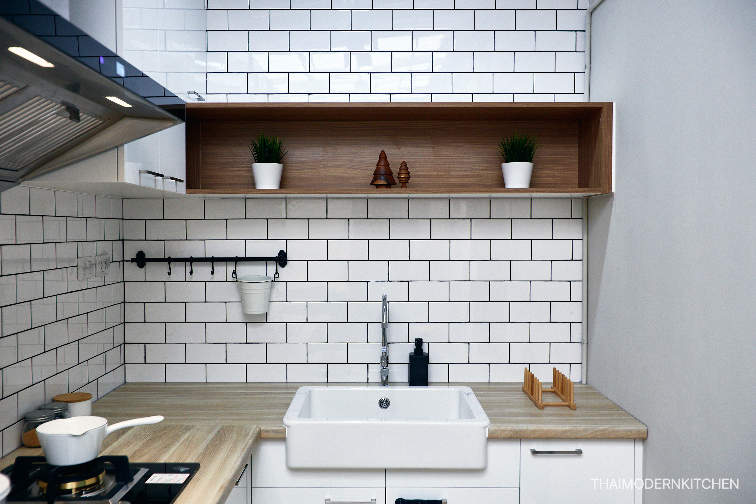 ครัวบิ้วอิน หมู่บ้าน Cher วงแหวน-สาทร 2 .4 ตู้ล่าง+บน 1.14 ตู้ล่าง + ชั้นญี่ปุ่น