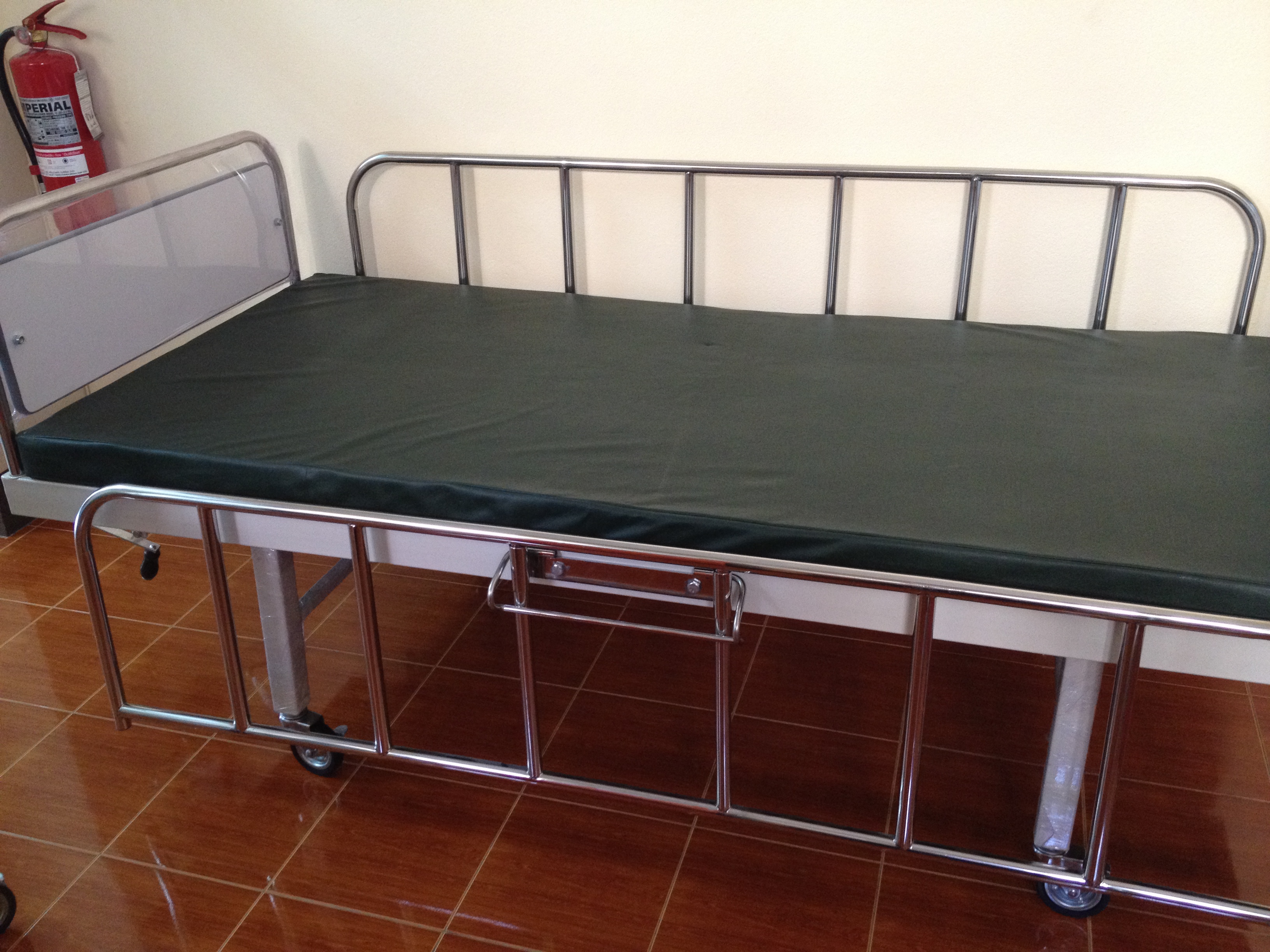 BB01 เตียง 2 ไกร์มือหมุน + ที่นอนตอนเดียวหุ้มหนังเทียม (ส่งฟรี)