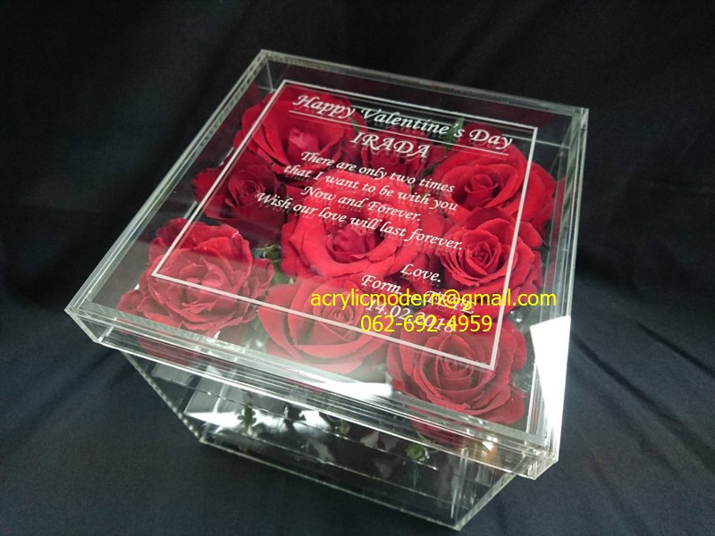 กล่องใส่ดอกกุหลาบ แบบ 9 ดอก / acrylic-flower-box