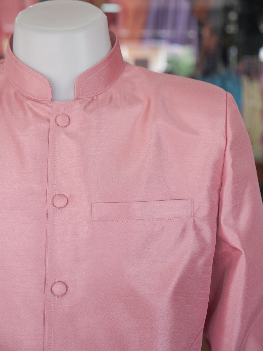 เสื้อผ้าไหมแพรทองคอพระราชทานแขนยาว สีชมพูกะปิ ไซส์ M