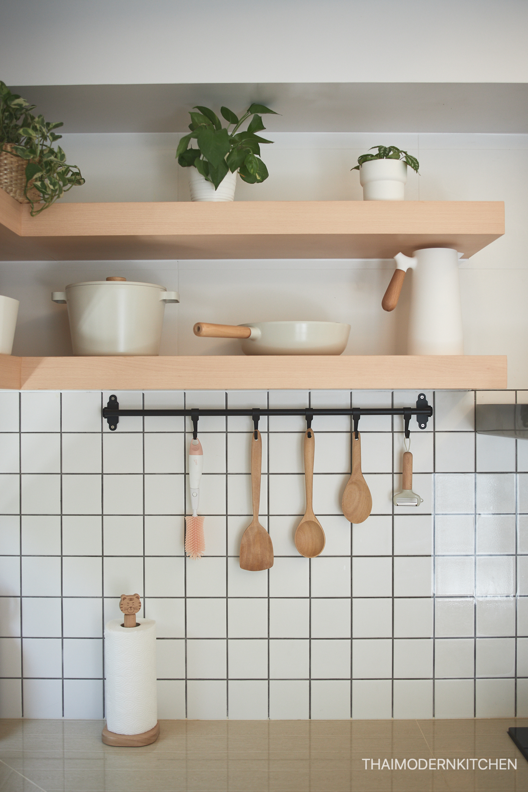 ครัวบิ้วอินบ้านคุณวนิดา ราคา 63000 บาท ใครว่าครัวปูน Muji ไม่ได้ ลูกค้ามีโครงปูนมา ดูภาพประกอบในโพส 2.9 ตู้บน+ล่าง 2.2 ตู้ล่าง