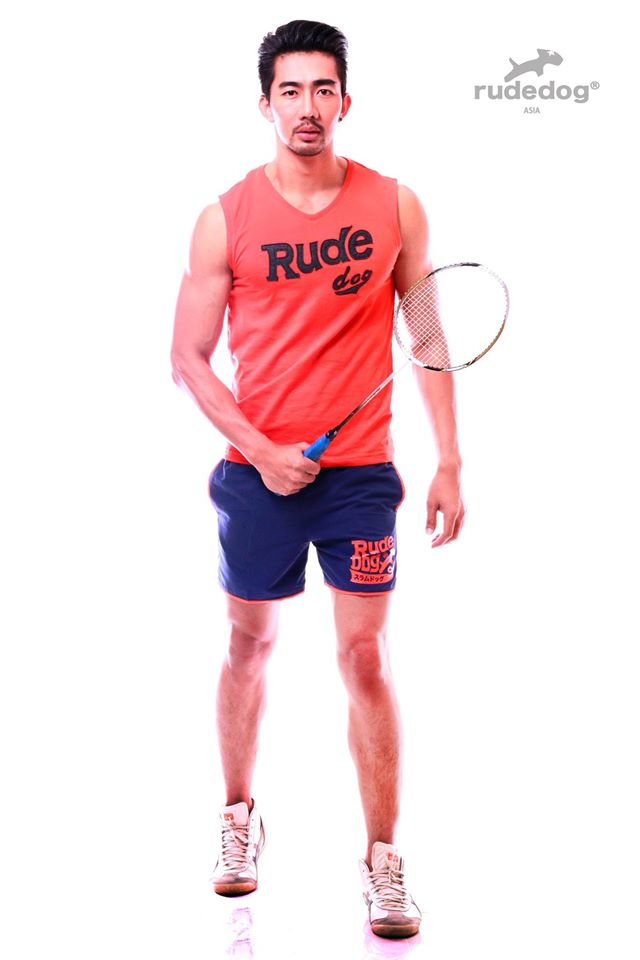 เสื้อยืดแบนกุดและกางเกงขาสั้น rudedog