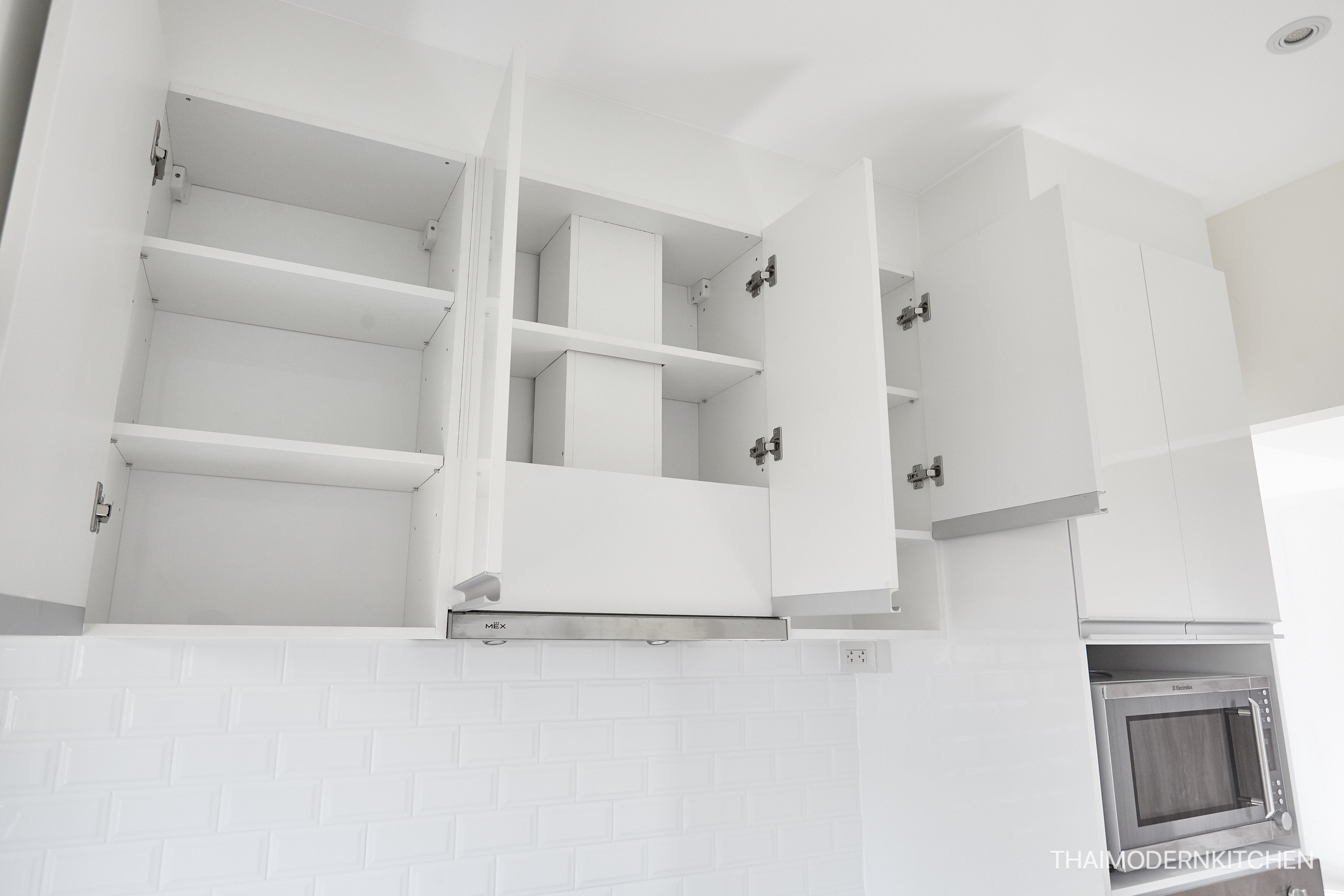 หมู่บ้านภัสสรเพรสทีจ 2.15+1.85 เมตร ตู้บน+ล่าง(เว้นติด hood) + ตู้เต็ม 60 cm สูง 220 cm