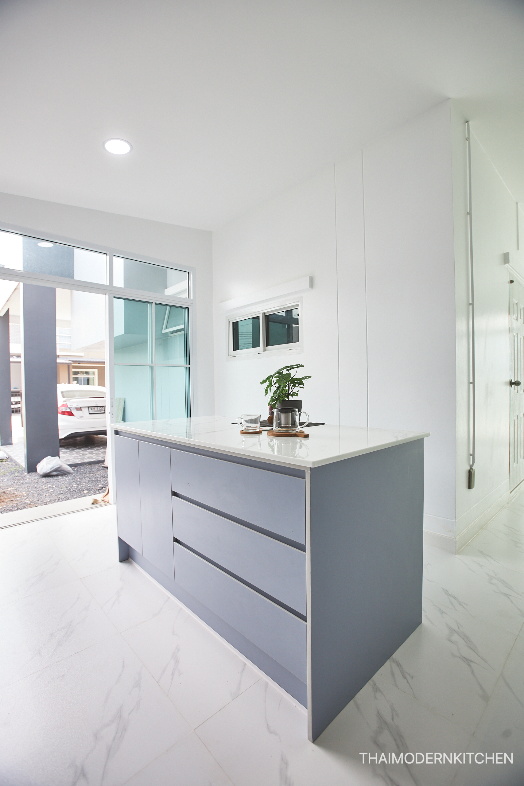 ครัวบิ้วอิน บ้านคุณศศิธร สีหน้าบาน 7880 UN ลายหิน ไฟled