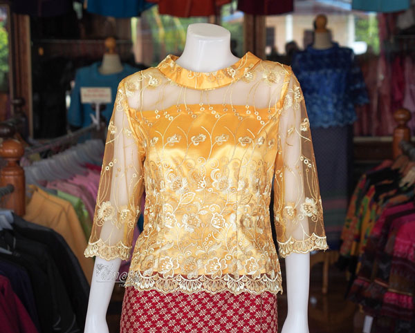 เสื้อผ้าไหมแพรทอง สีเหลืองทอง แต่งลูกไม้ ไซส์ S