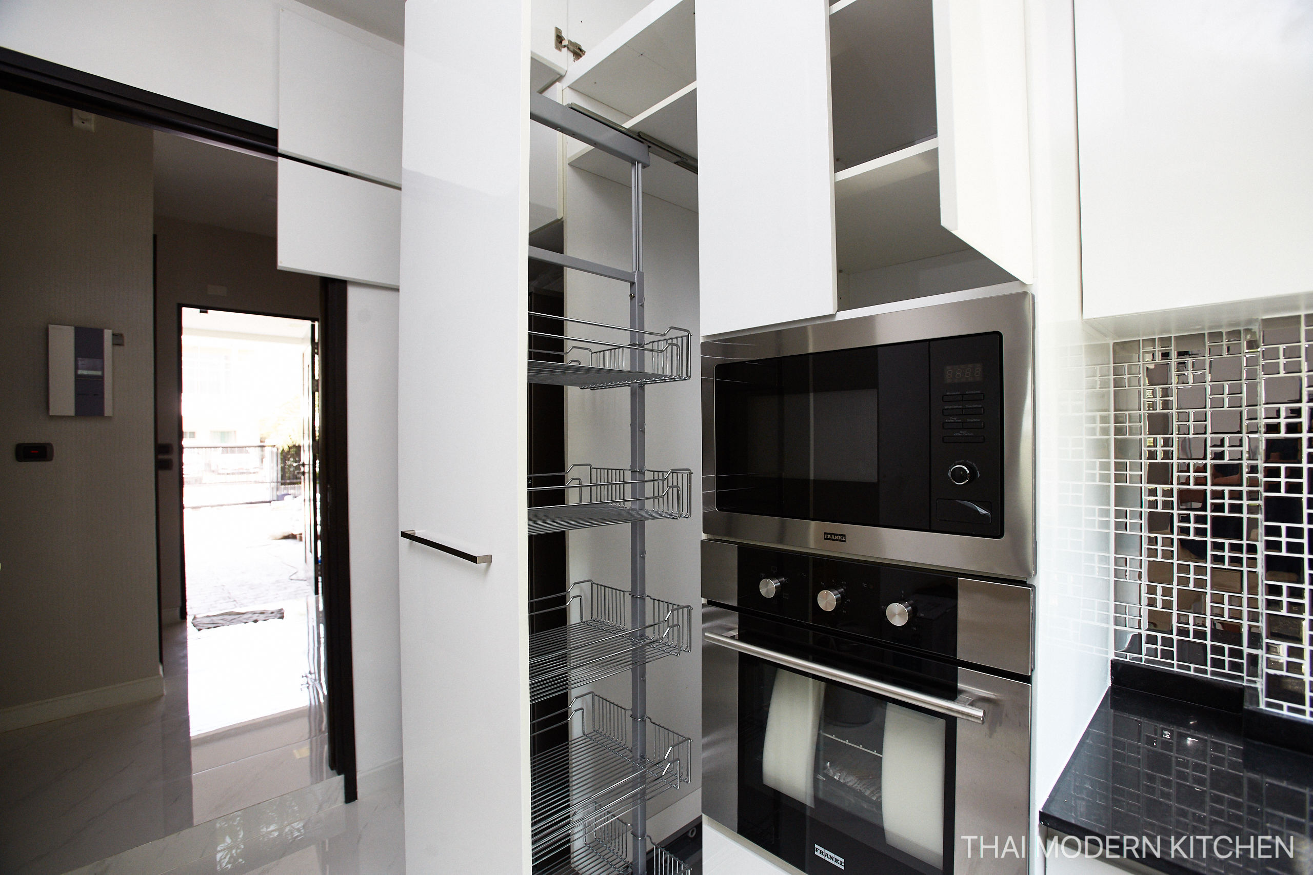 ครัวบิ้วอิน บ้าน ดร.นิพนธ์ - ดร. พัตรานุช วงศ์จินดา