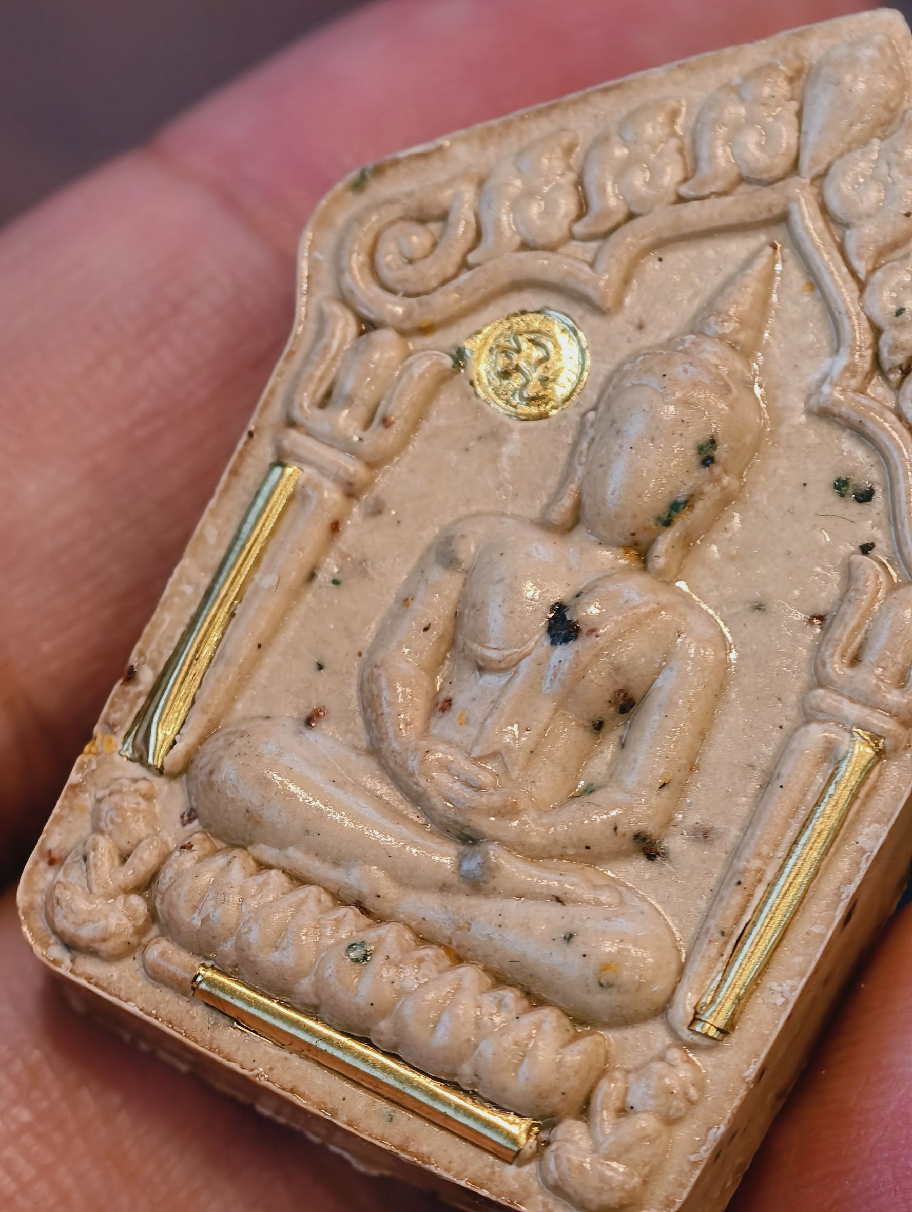 หลวงปู่มหาศิลา สวนสงฆ์แกเปะ ขุนแผน ล้านรวยรวย หลัง พระคาถาหัวใจขุนแผน ตะกรุดทอง 3 ดอก พร้อมหมุดโค้ด KA4242