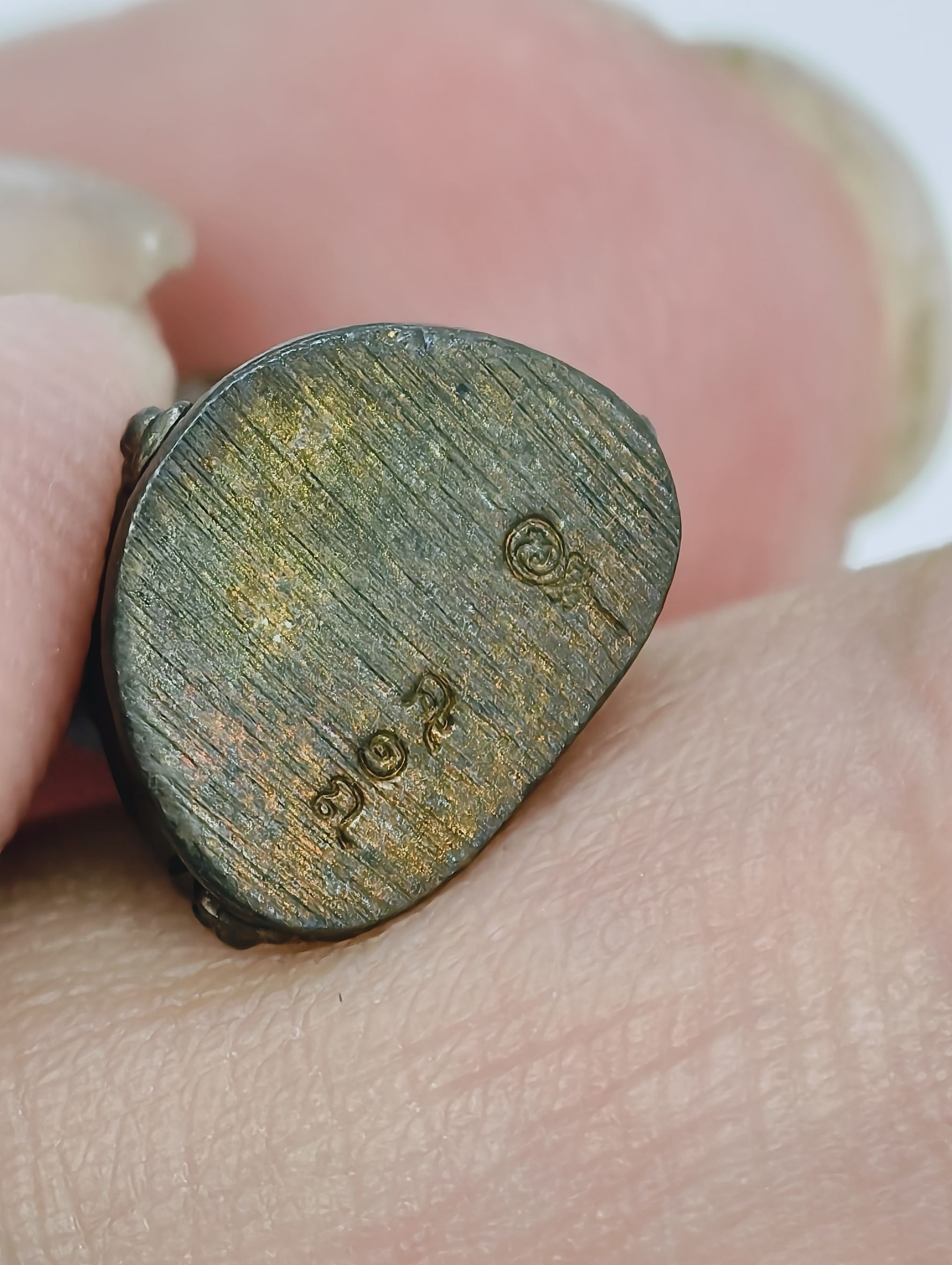 หลวงปู่ขำ วัดบ้านหนองแดง พระชัยวัฒน์ ปวเรศ 8 รอบ เนื้อนวะโลหะ KA3232