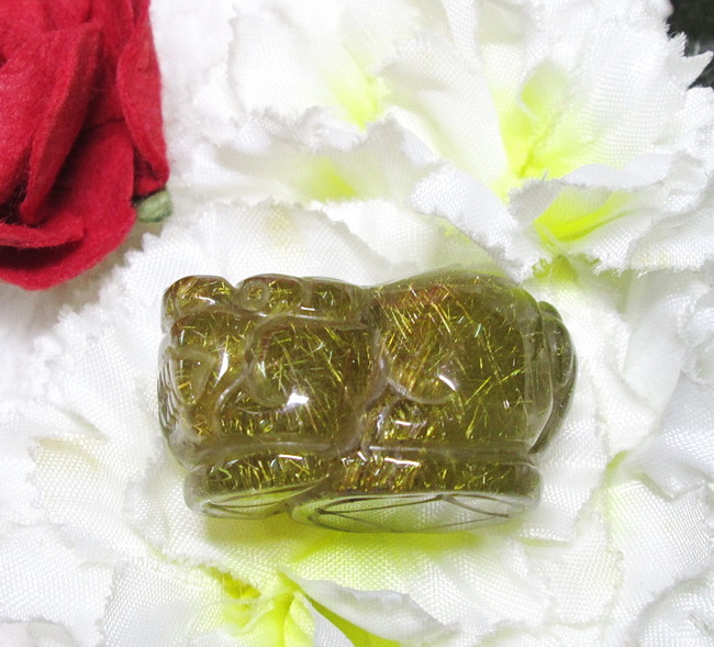 ปี่เซี๊ยะแกะสลักจากไหมทอง