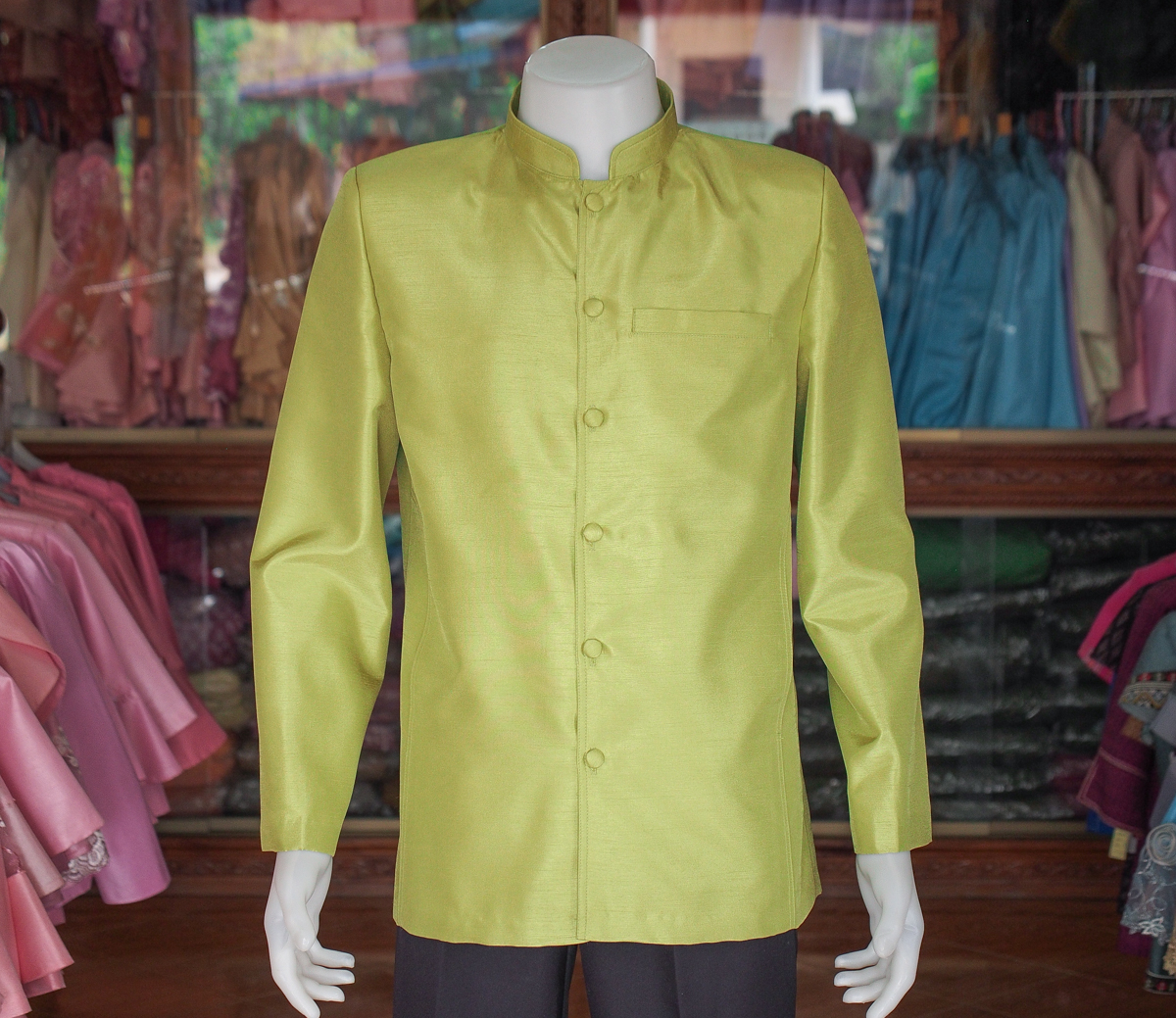 เสื้อผ้าไหมแพรทองคอพระราชทานแขนยาว สีเขียวตอง ไซส์ 3XL