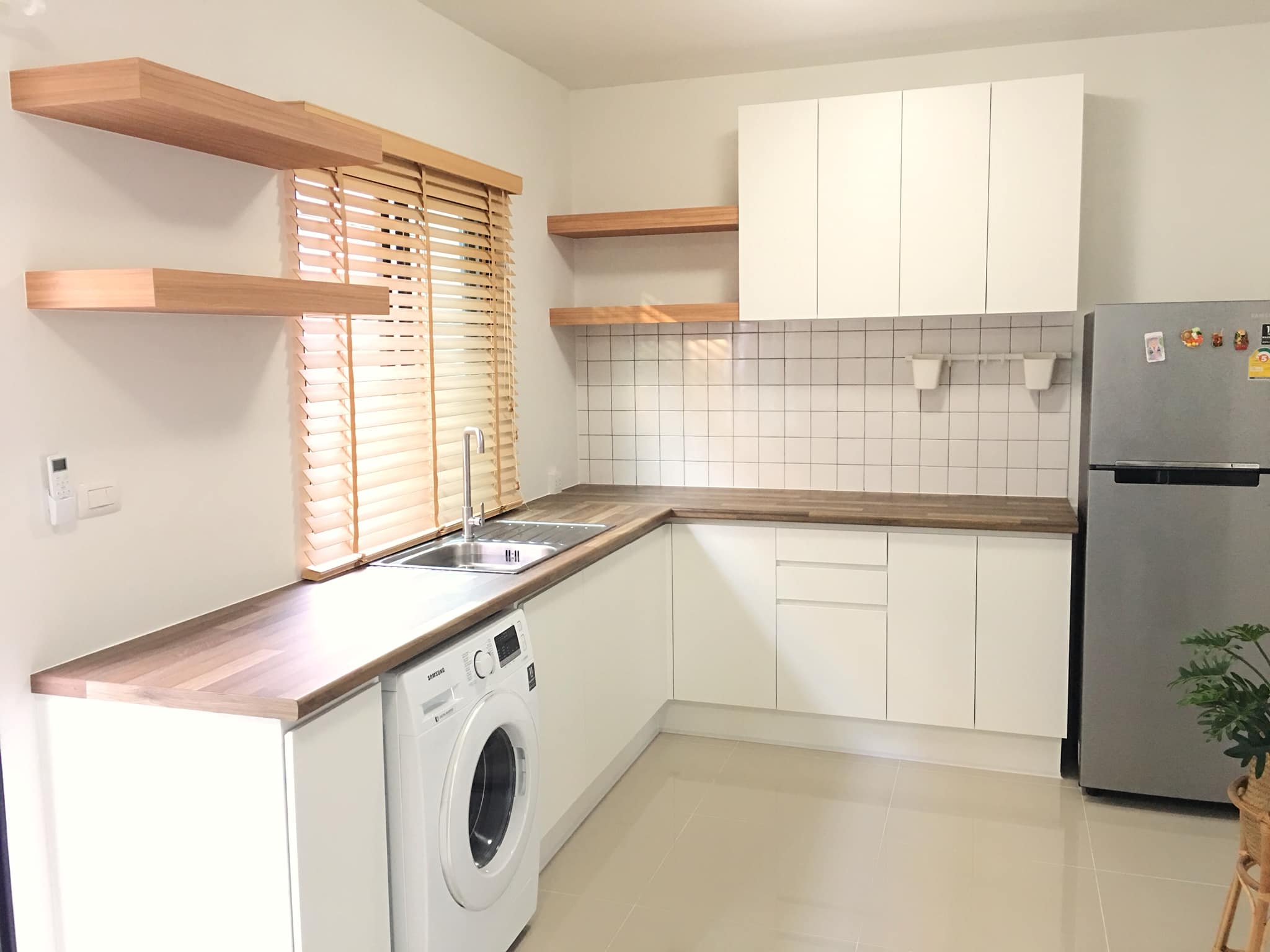 ครัวบิ้วอิน บ้านคุณกชกร หมู่บ้าน Pleno พหลโยธิน-วัชรพล 2 ถนนเพิ่มสิน แขวงคลองถนน 2 ตู้ล่าง+บน 2.4 ตู้ล่าง