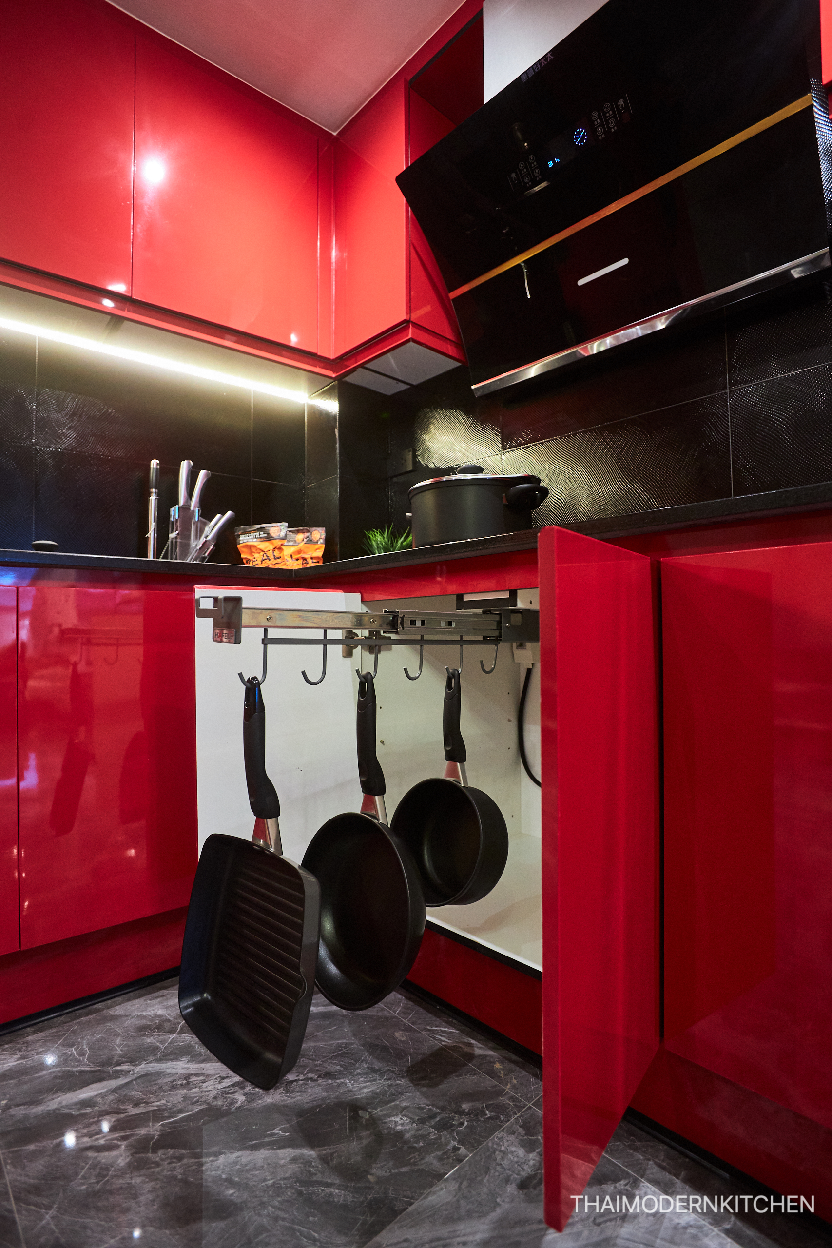 ครัวบิ้วอิน บ้านคุณหญิง ราคา 170,000- 3.8+2 ตู้บน+ล่าง (รวมตู้สูง) 1.5 island ลึก 80 cm