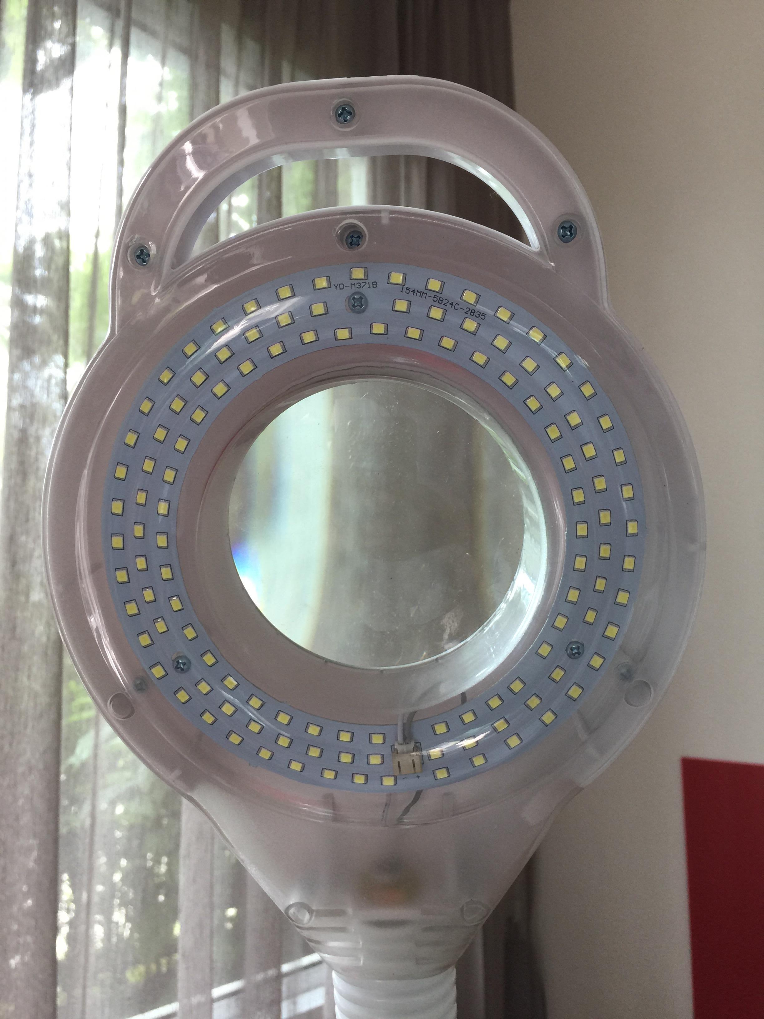 โคมไฟ LED ตั้งพื้น