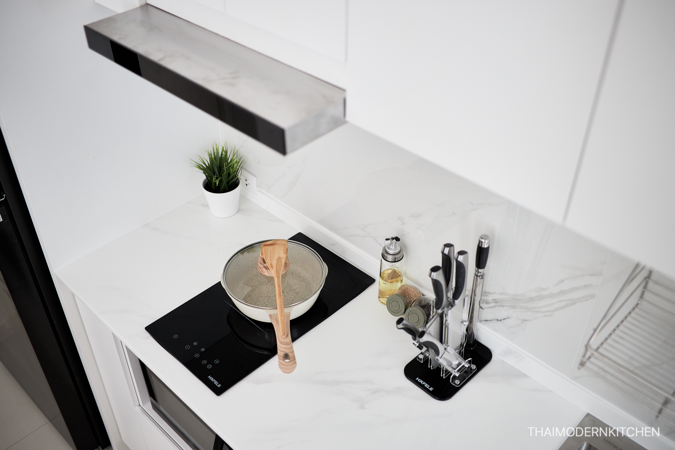 ครัวบิ้วอิน บ้านคุณมีน ราคา 75000- หมู่บ้าน Villaggio รังสิต คลอง 4 2.3 ตู้ล่าง 3.2 ตู้บน 2.05 island ลึก 75 cm