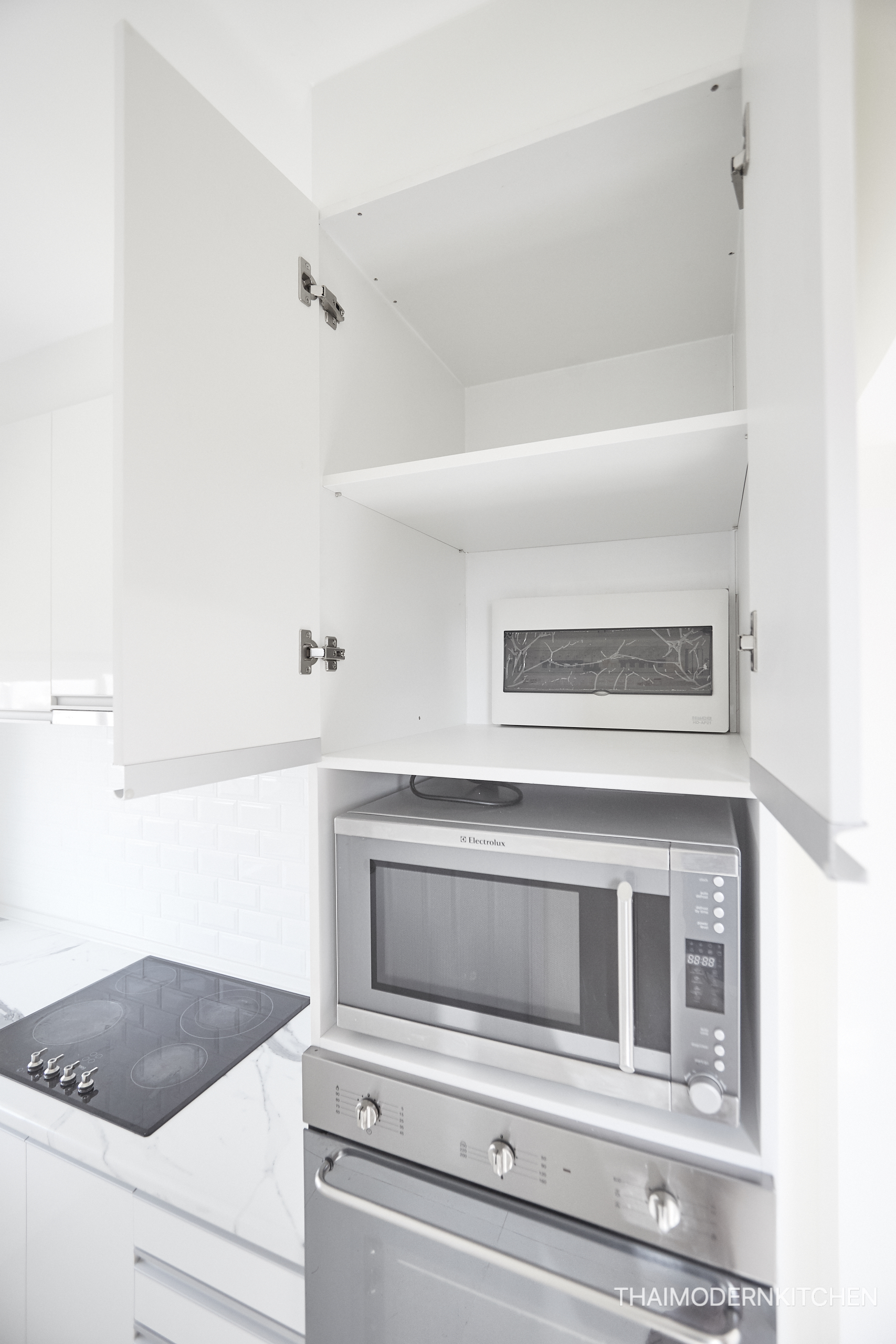 หมู่บ้านภัสสรเพรสทีจ 2.15+1.85 เมตร ตู้บน+ล่าง(เว้นติด hood) + ตู้เต็ม 60 cm สูง 220 cm