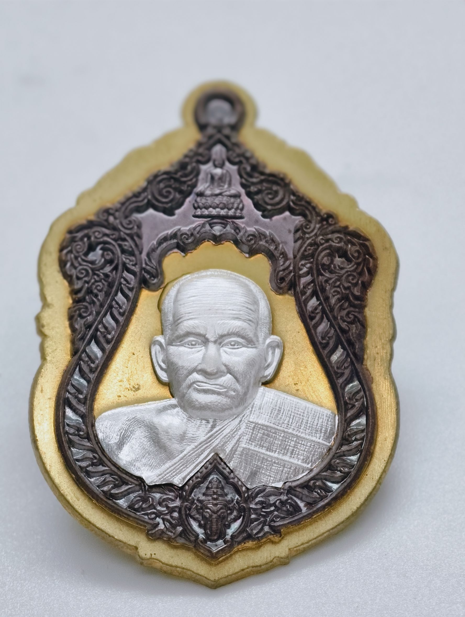 หลวงพ่อเงิน วัดท้ายน้ำ เจ้าสัวเทพประทานพร ซุ้มนวะ หน้าเงิน เลข 1 AC2139