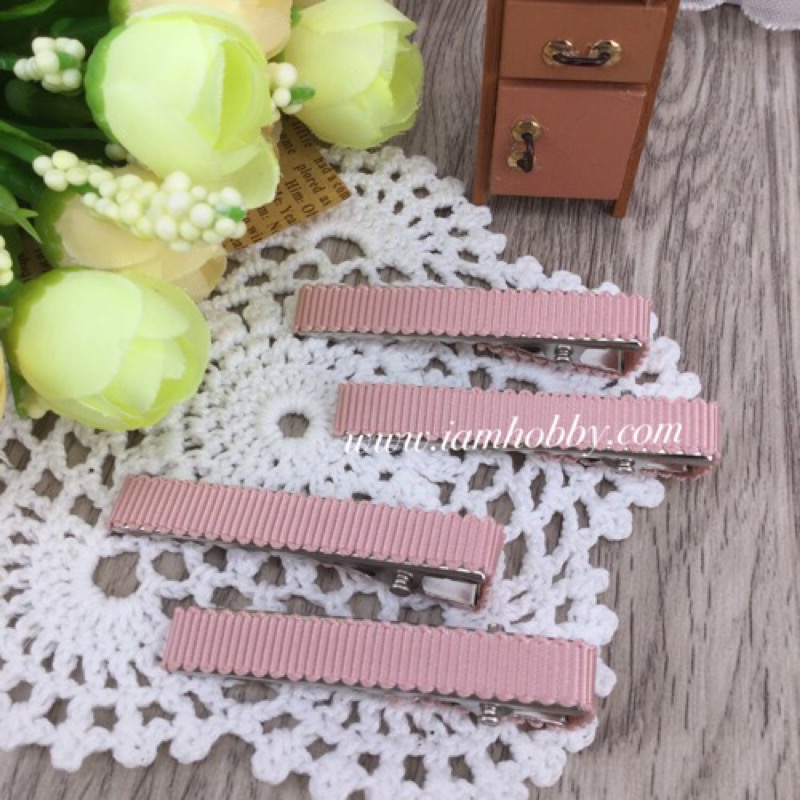 กิ๊บหุ้มผ้าขอบหยัก สีชมพูกะปิ 4.5 cm. (10 ชิ้น)